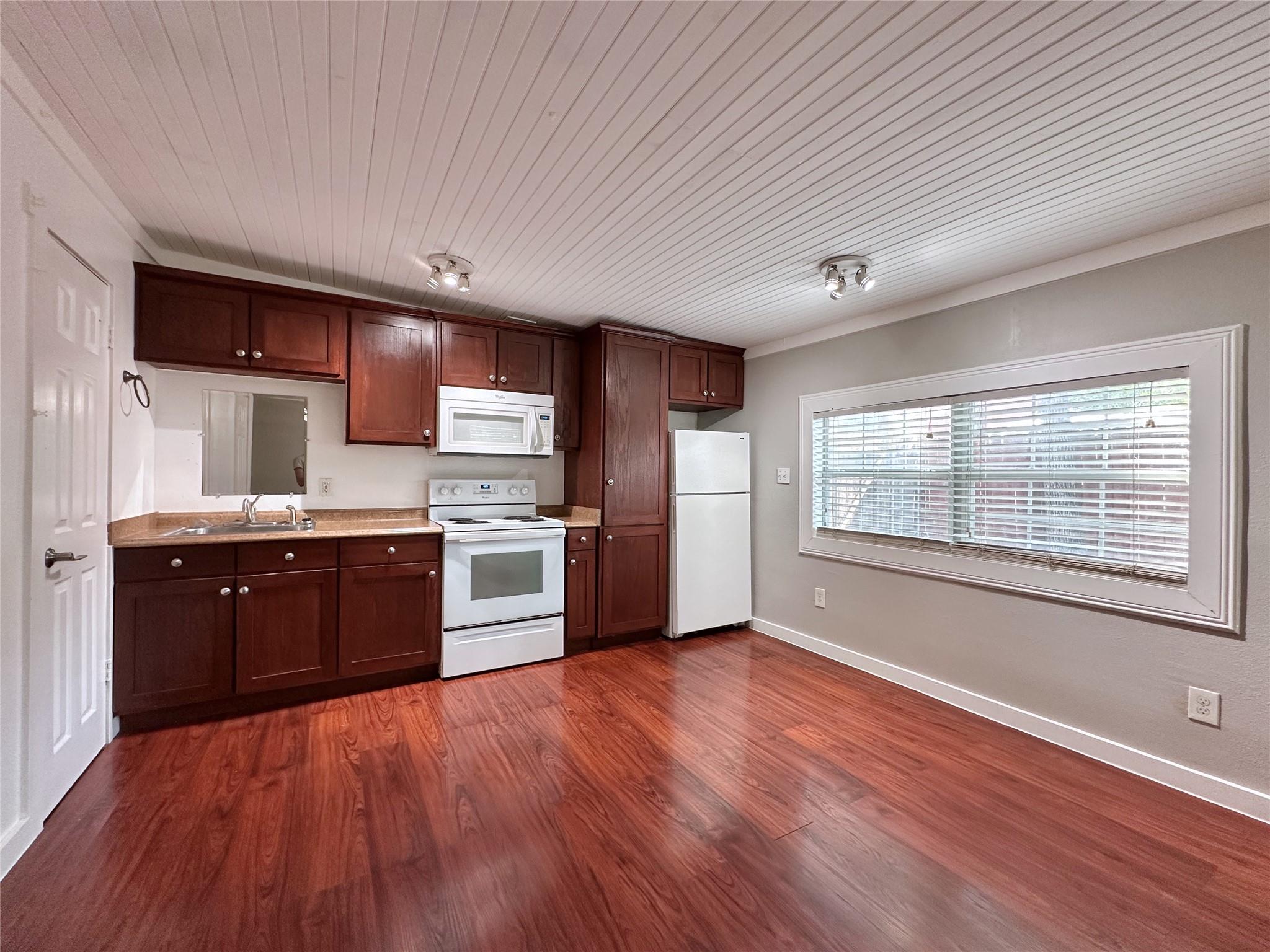 2103 E 16th ST Unit: Annex