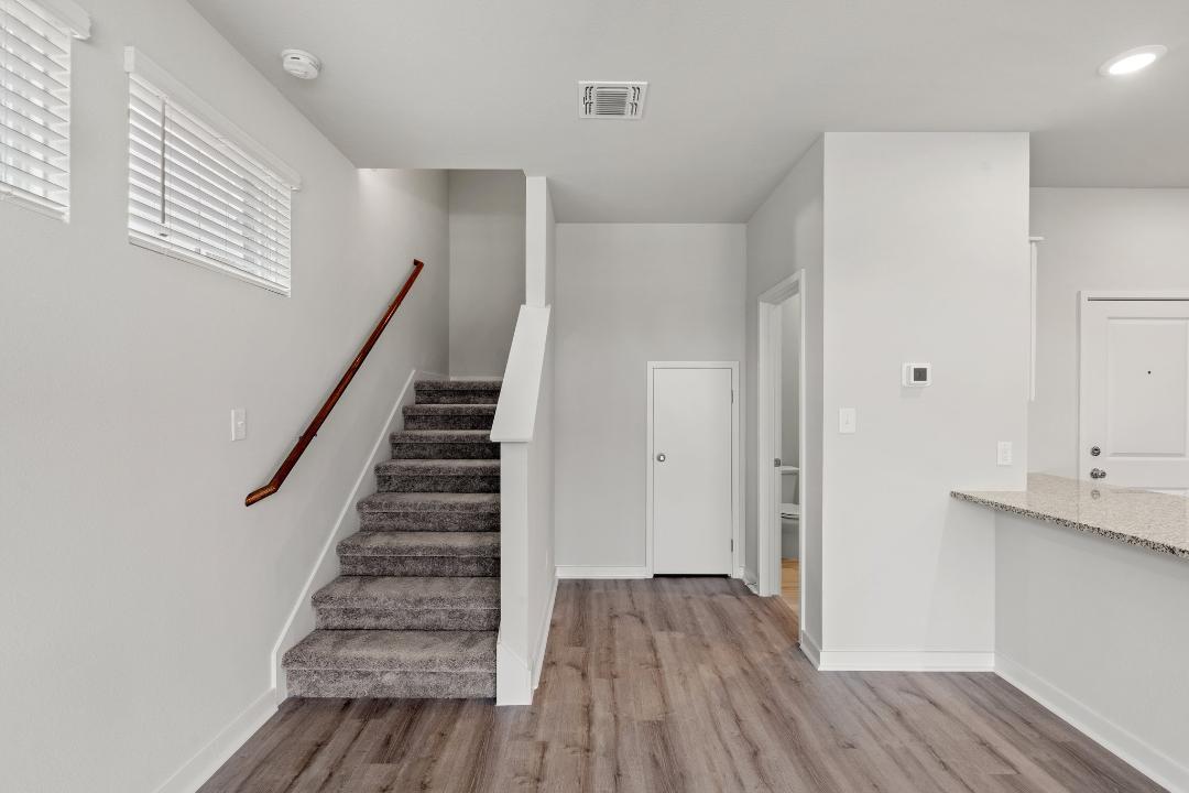 605 W South st ST # 142