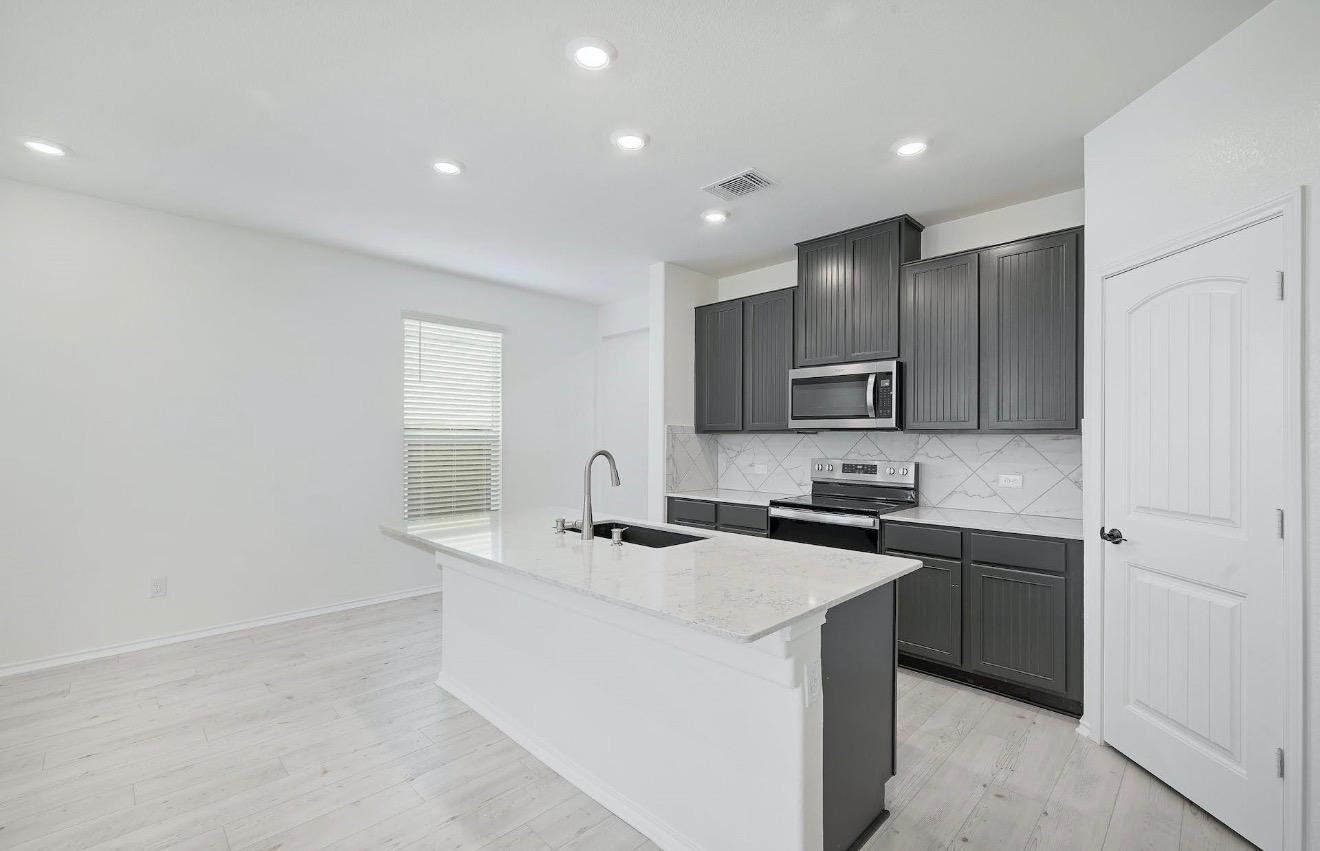 13213 Nancy Reagan ST