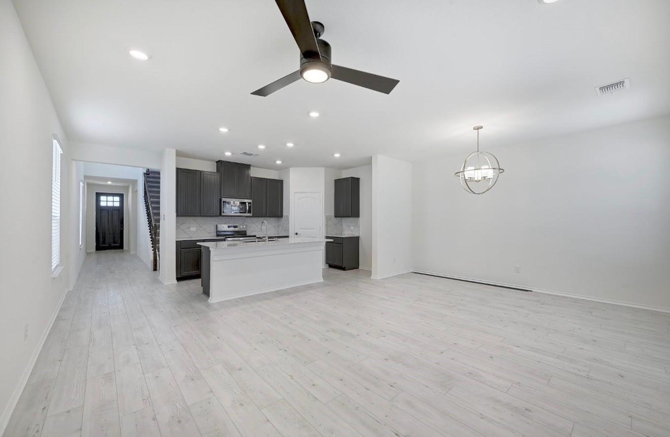 13213 Nancy Reagan ST