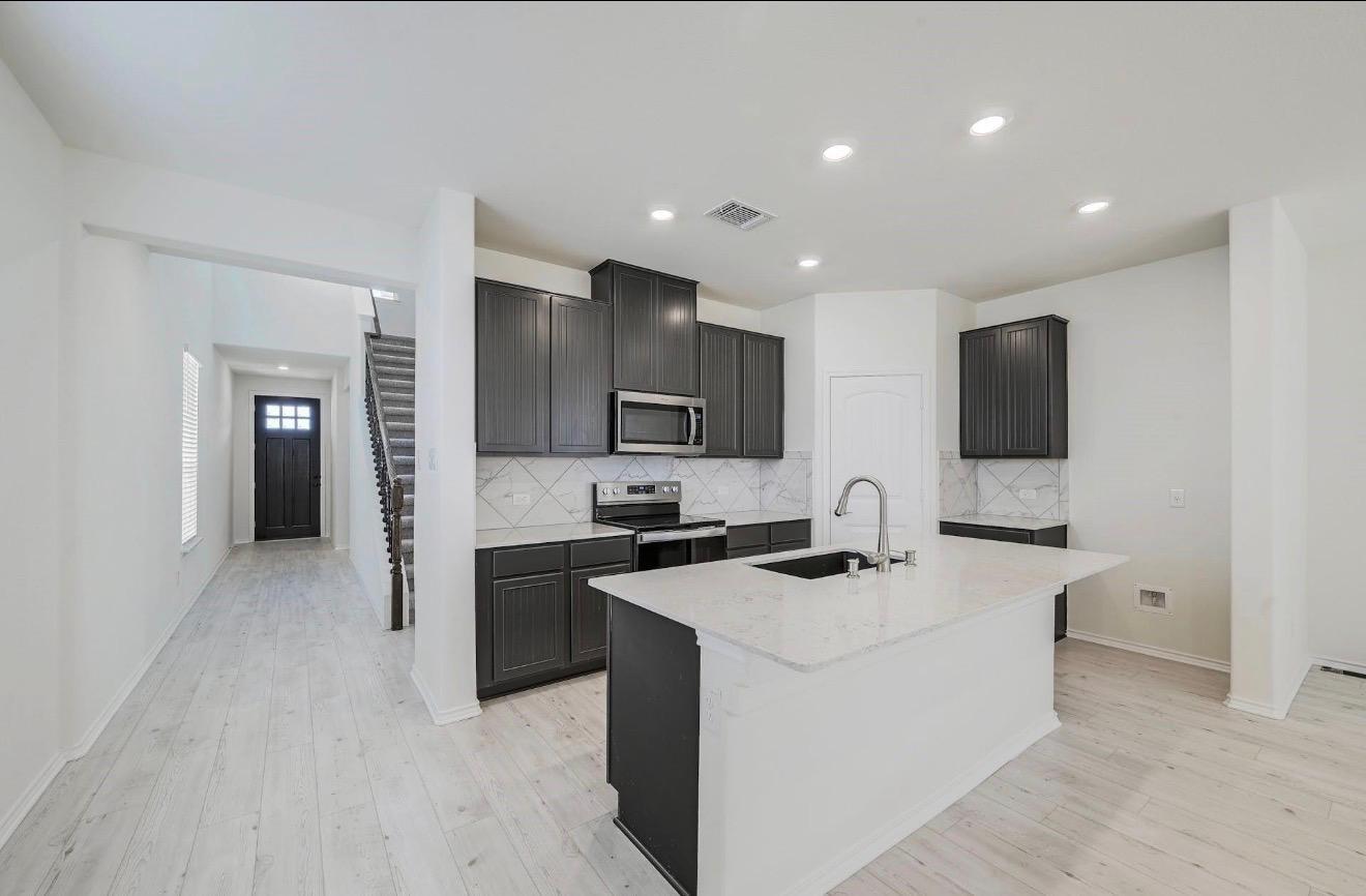 13213 Nancy Reagan ST