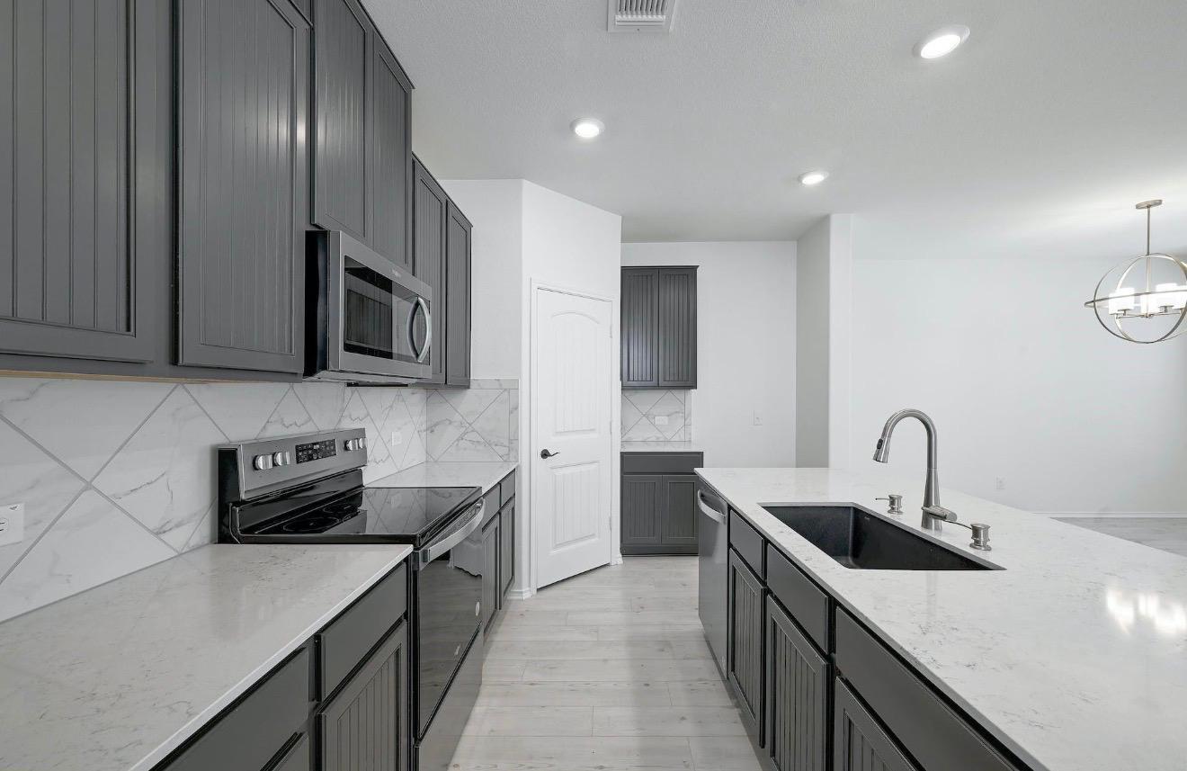 13213 Nancy Reagan ST