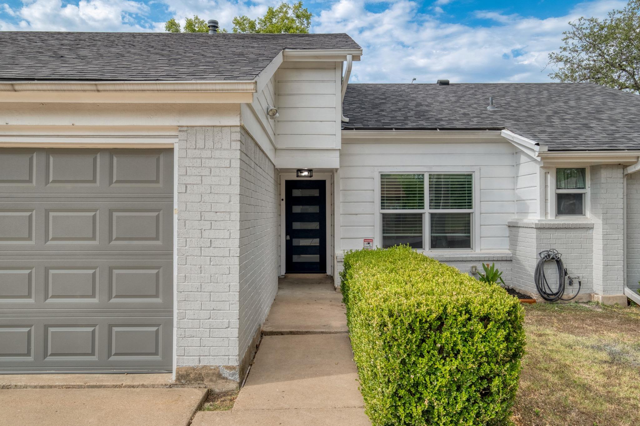 3213 Western DR