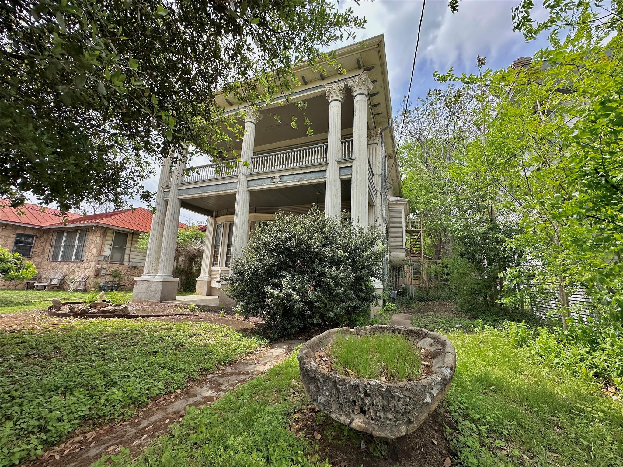 727 N Pine ST