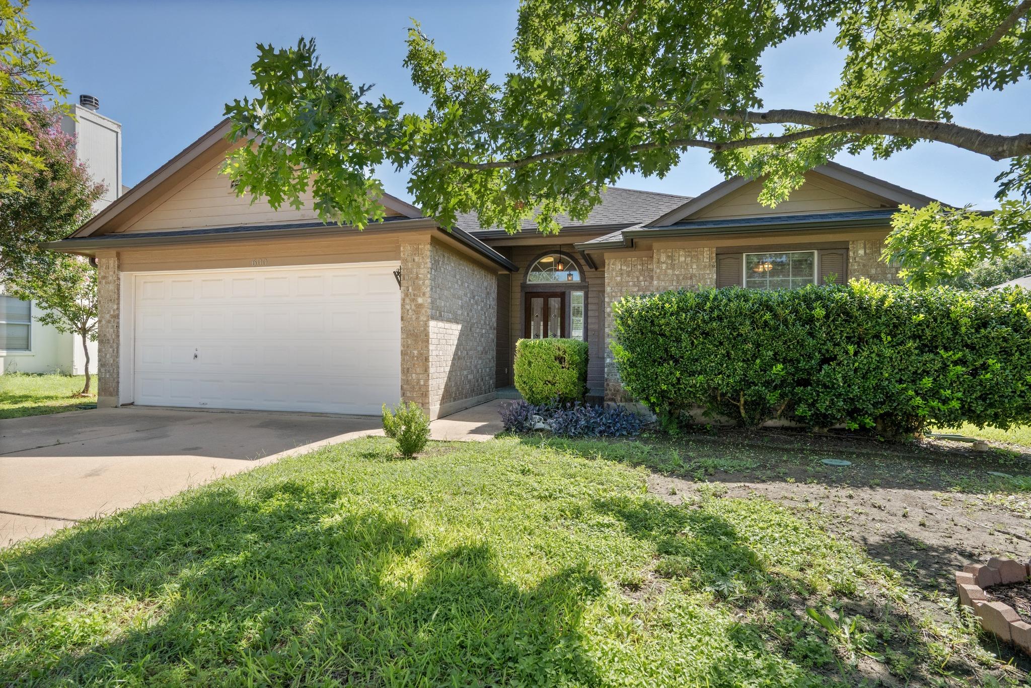 600 Sparkling Brook LN