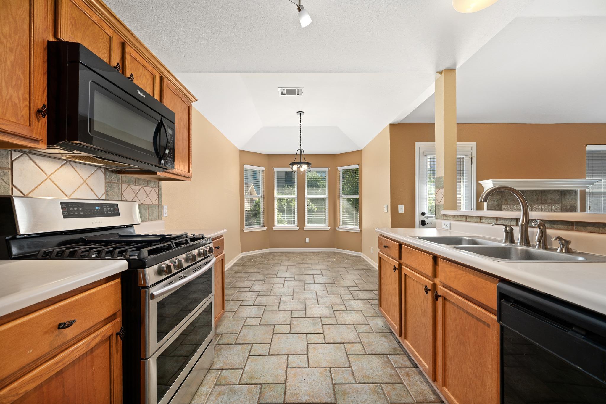 600 Sparkling Brook LN
