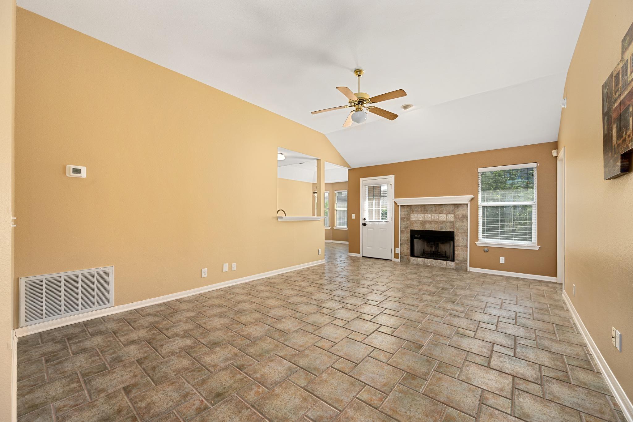 600 Sparkling Brook LN
