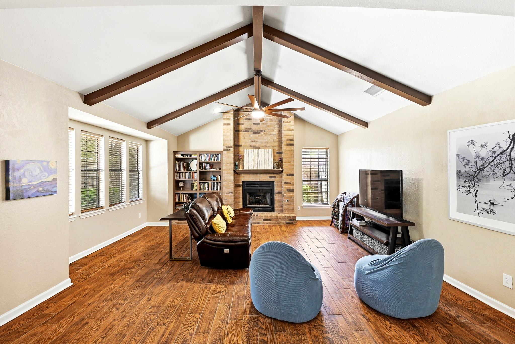 101 Redwood LN