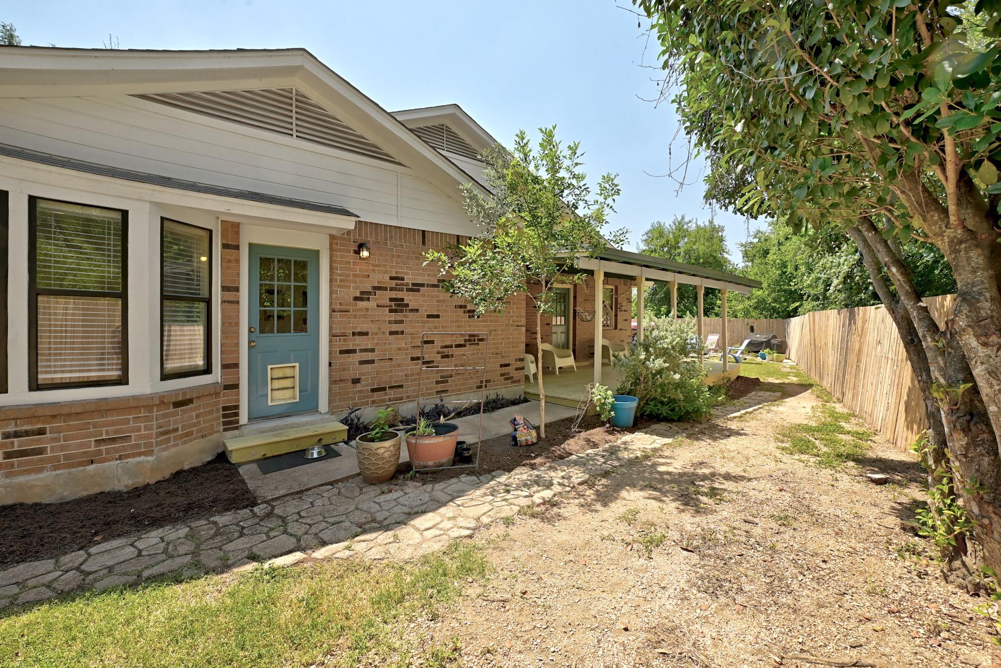 101 Redwood LN