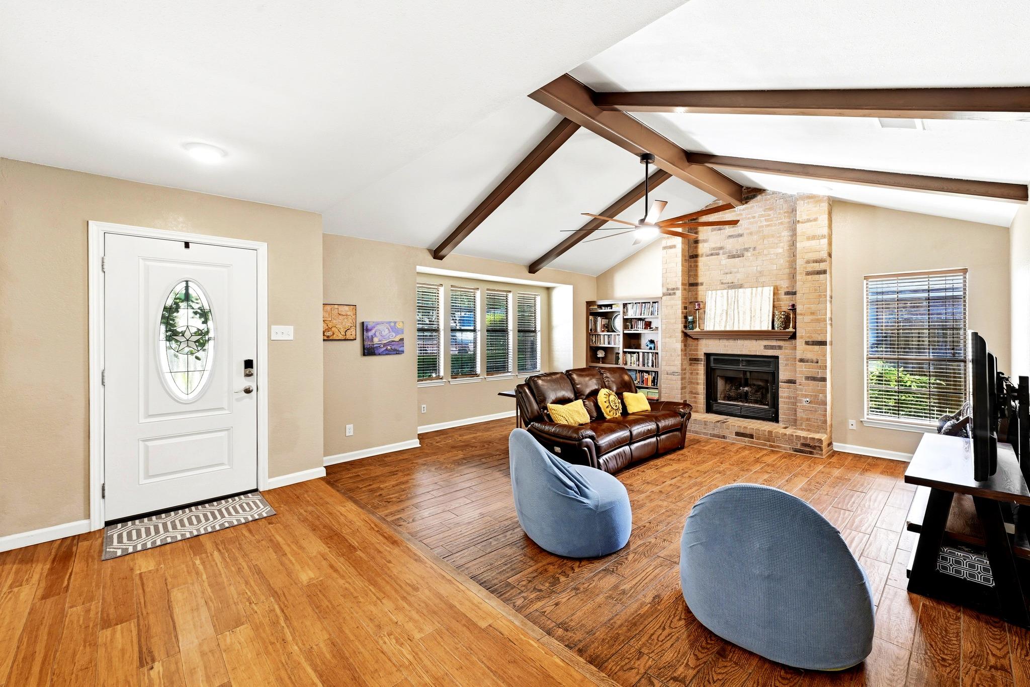 101 Redwood LN