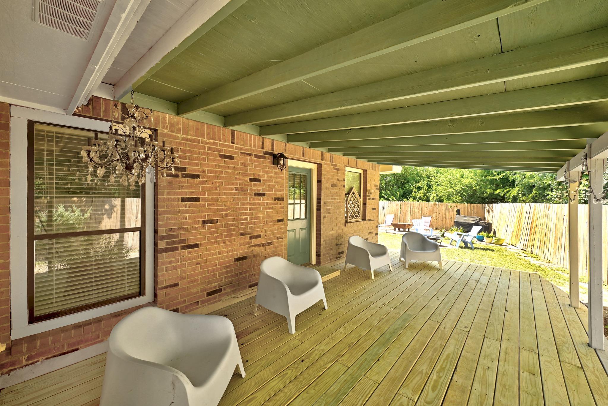 101 Redwood LN