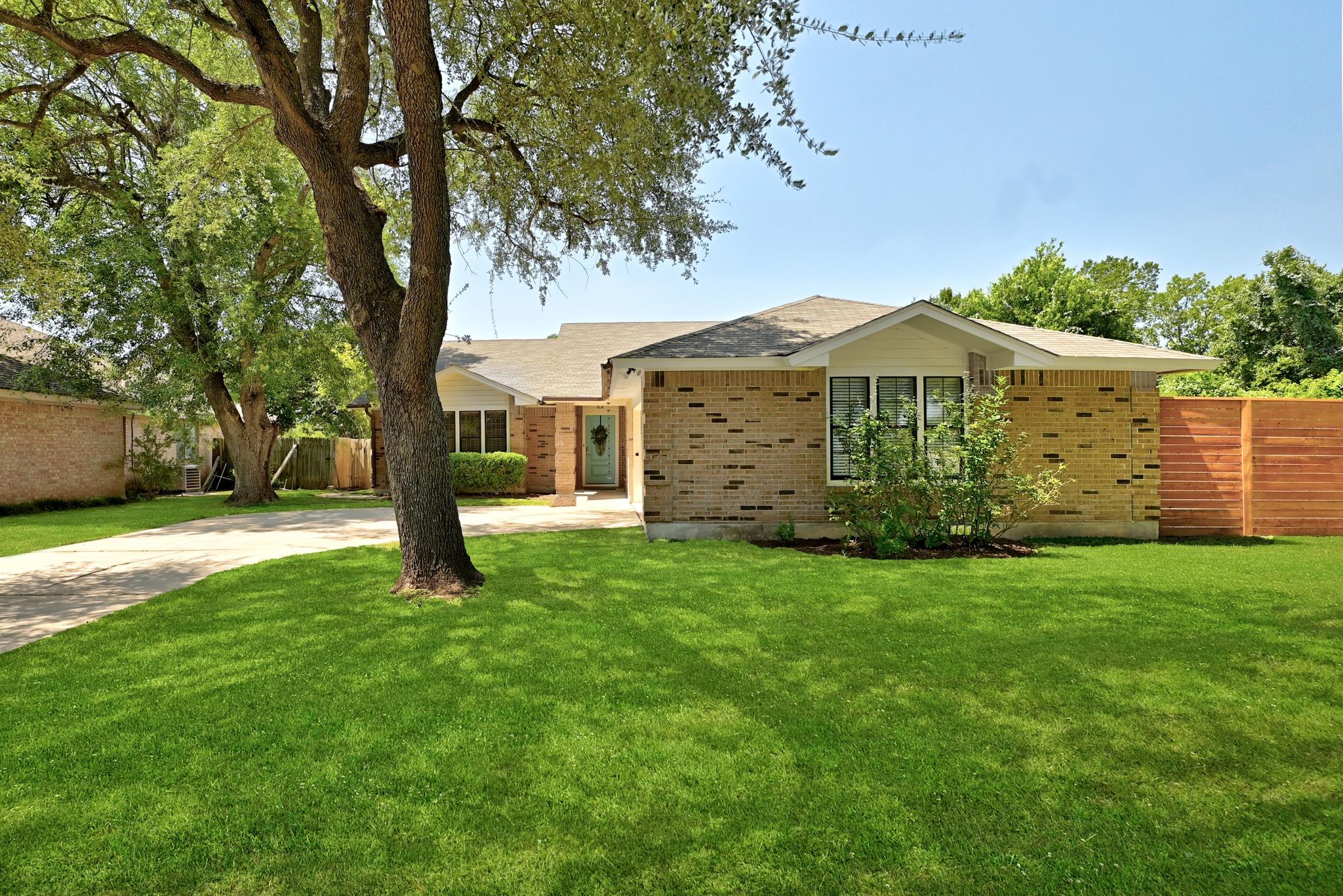 101 Redwood LN