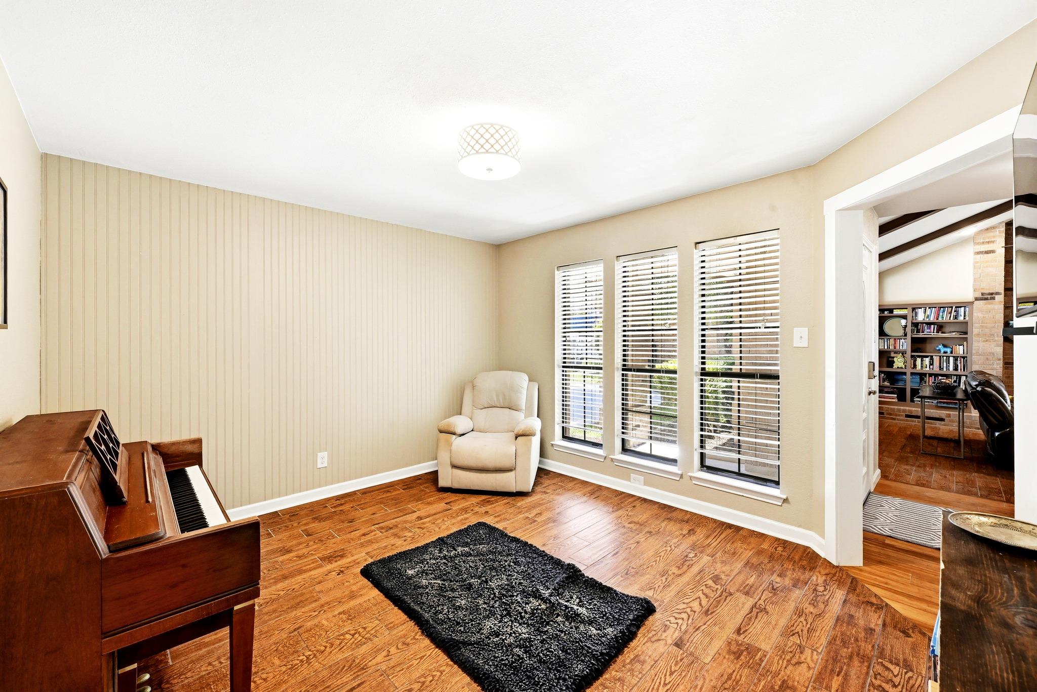 101 Redwood LN