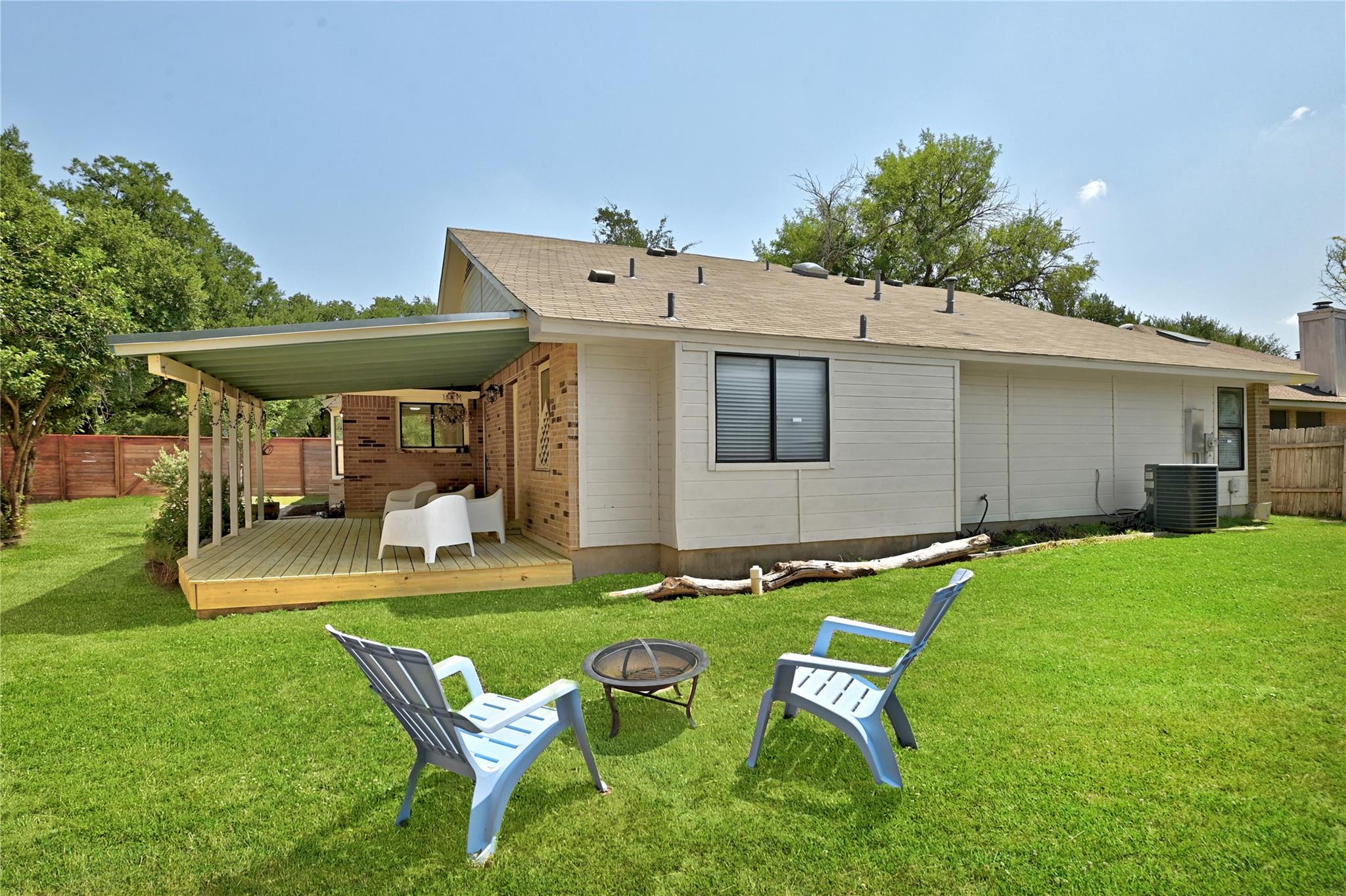 101 Redwood LN