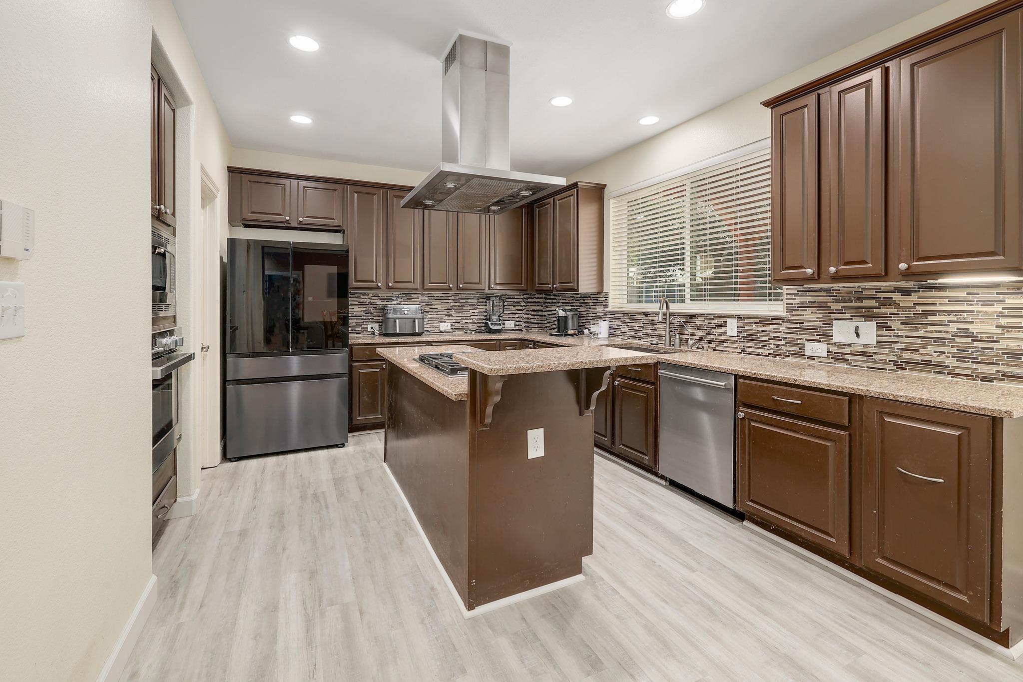 2129 Clear Lake PL