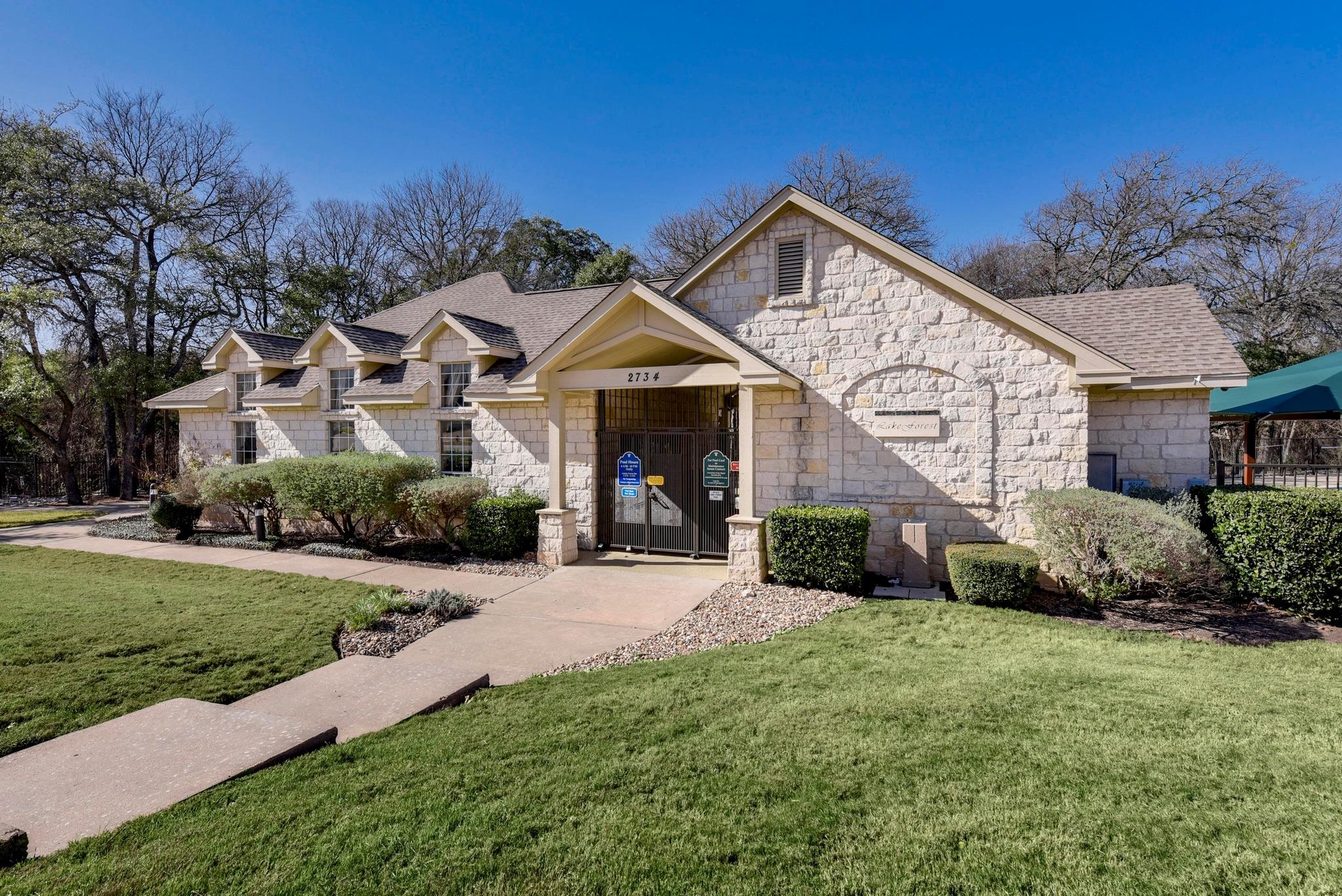 2129 Clear Lake PL