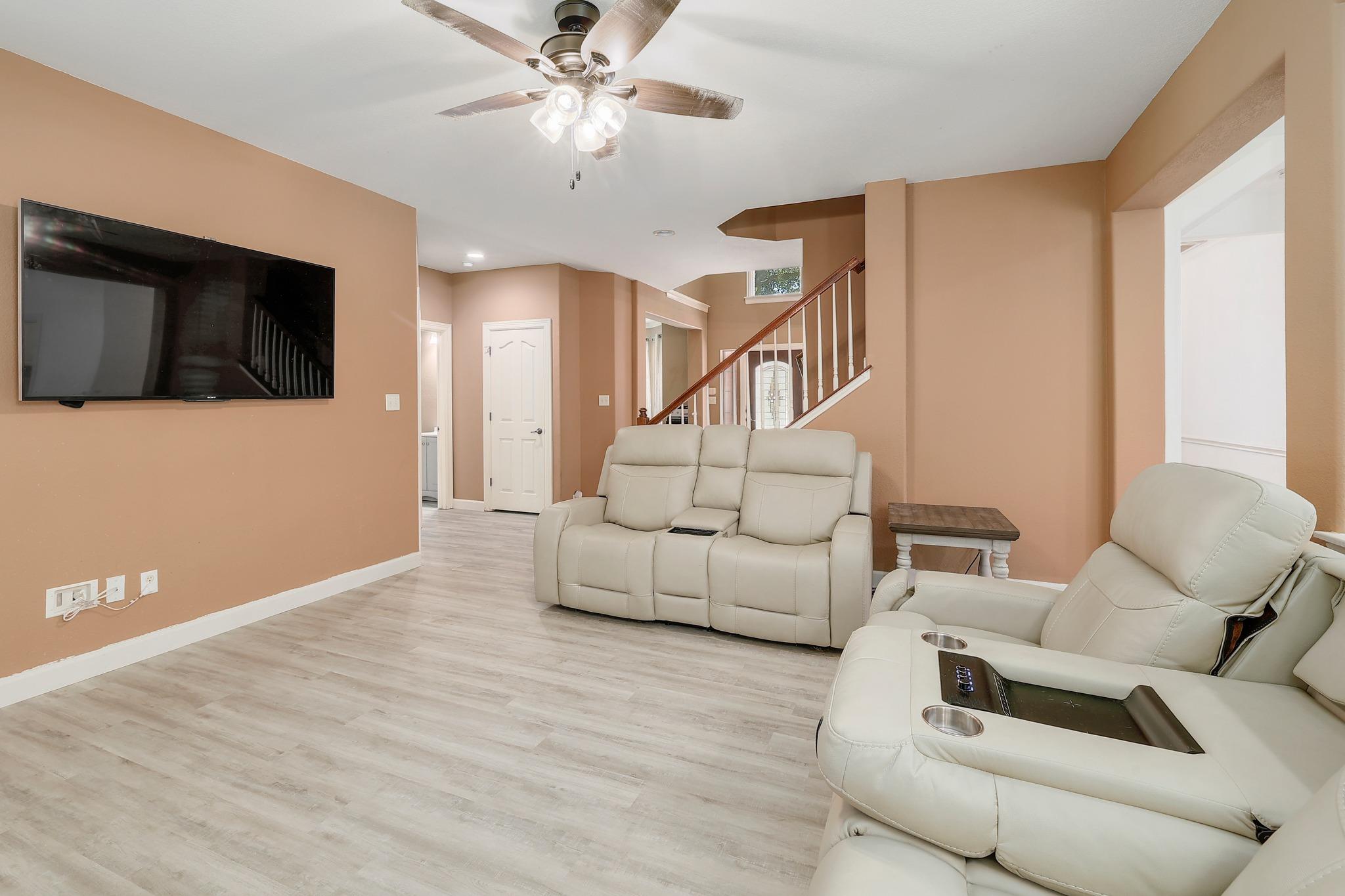 2129 Clear Lake PL