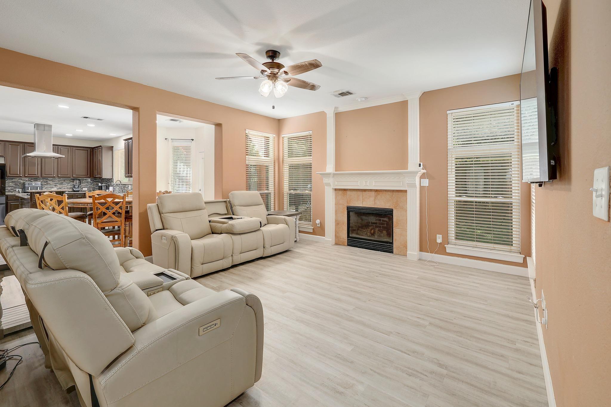 2129 Clear Lake PL