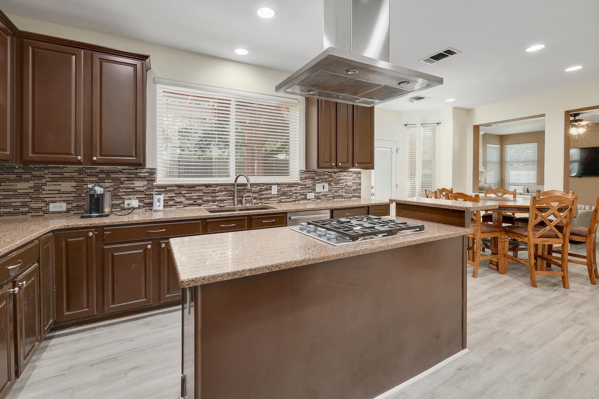 2129 Clear Lake PL