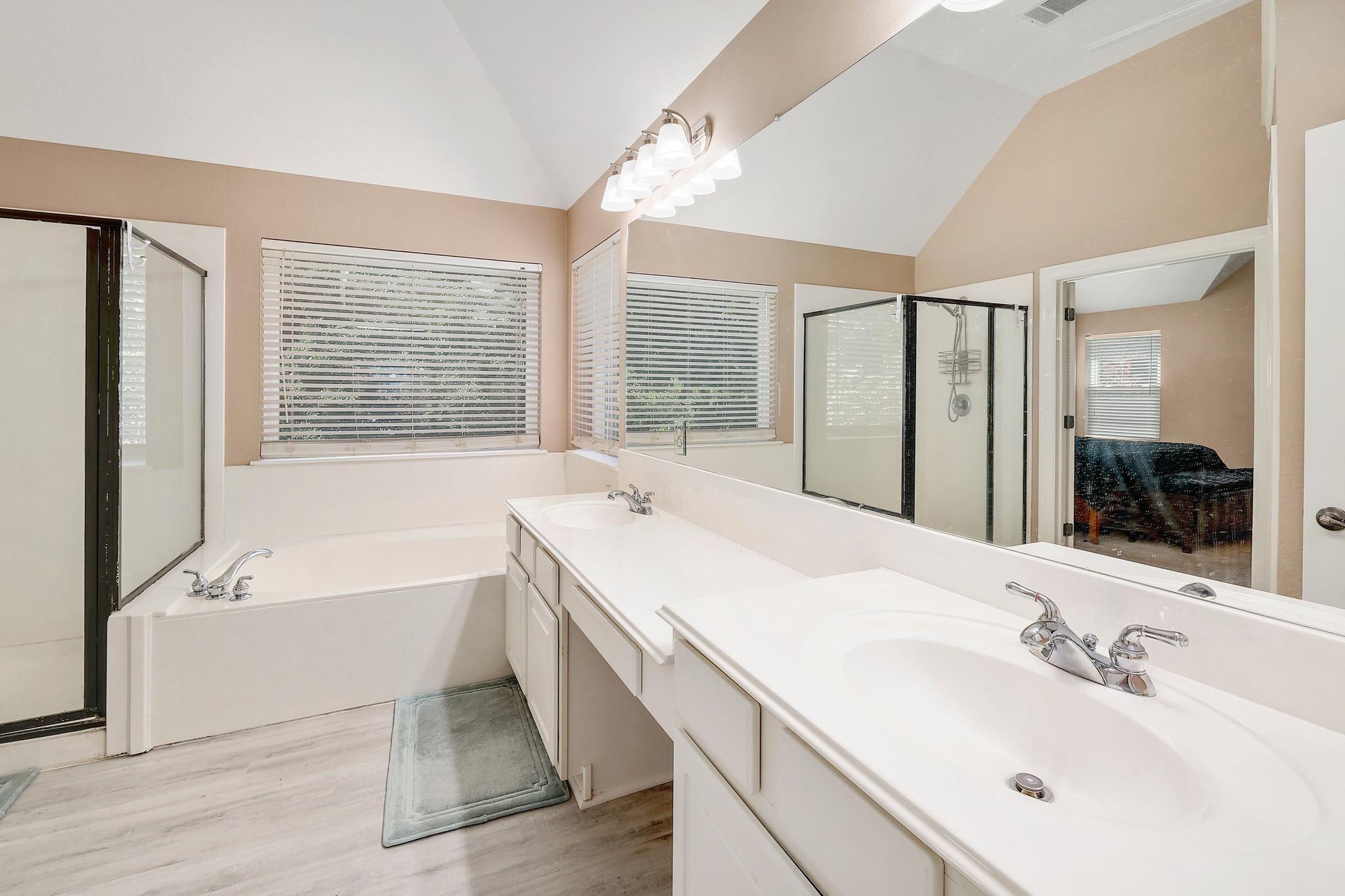 2129 Clear Lake PL