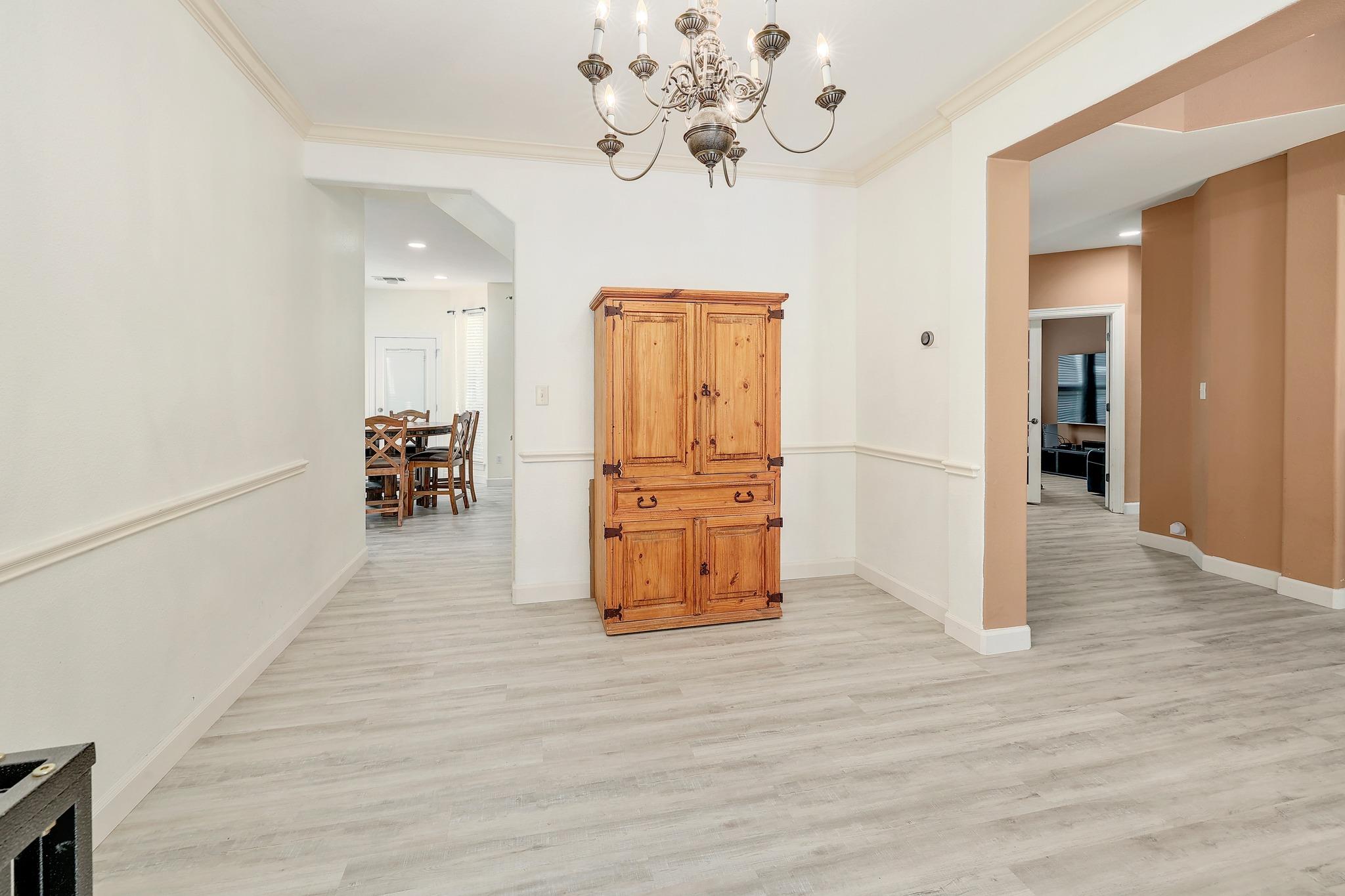 2129 Clear Lake PL