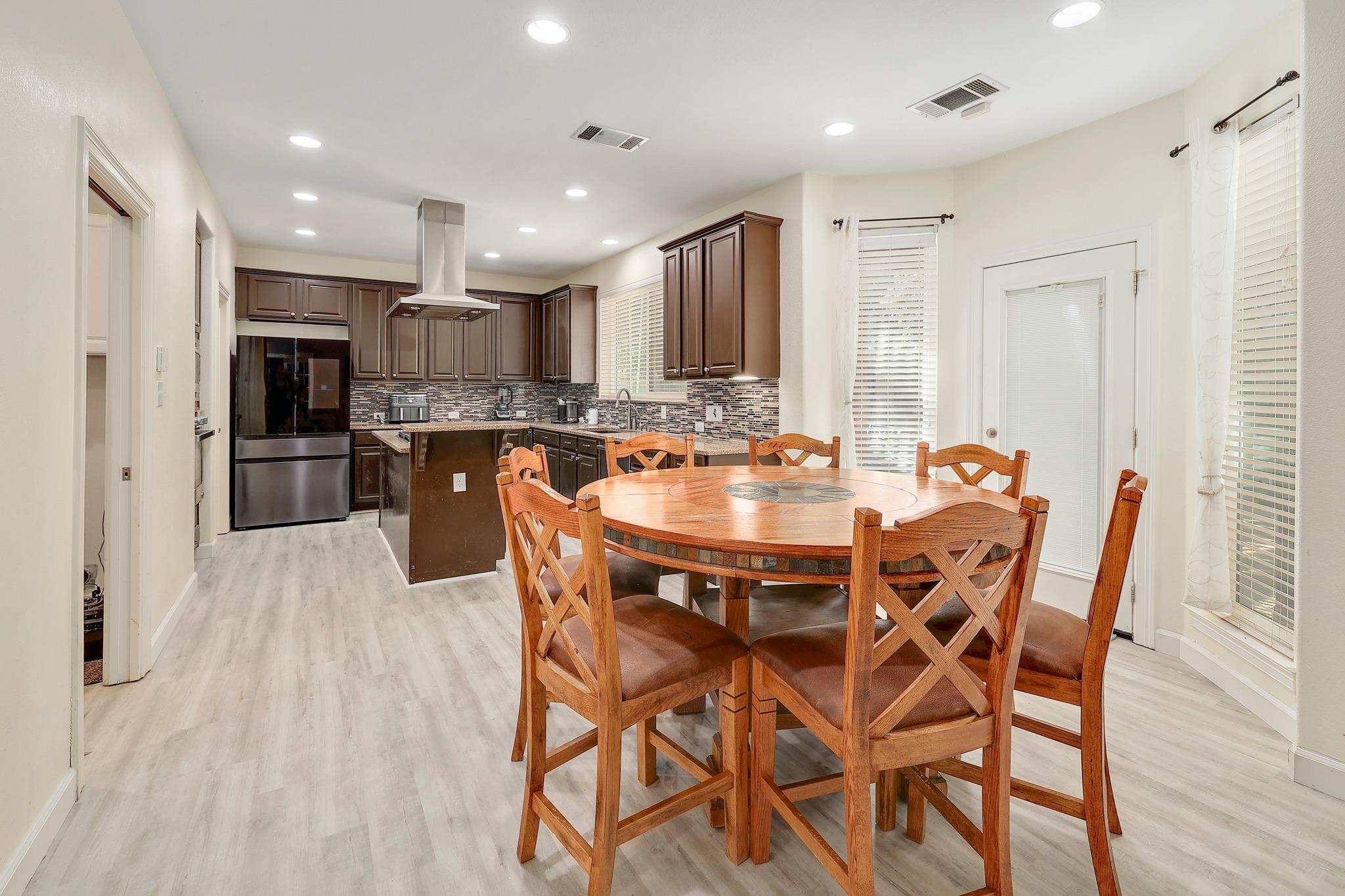 2129 Clear Lake PL
