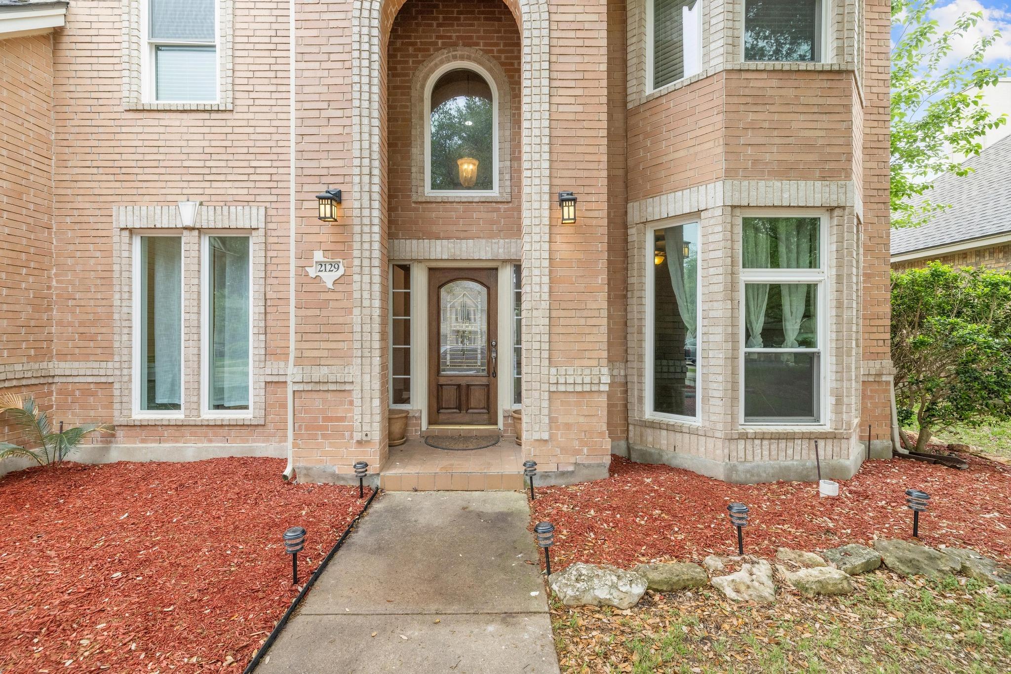 2129 Clear Lake PL