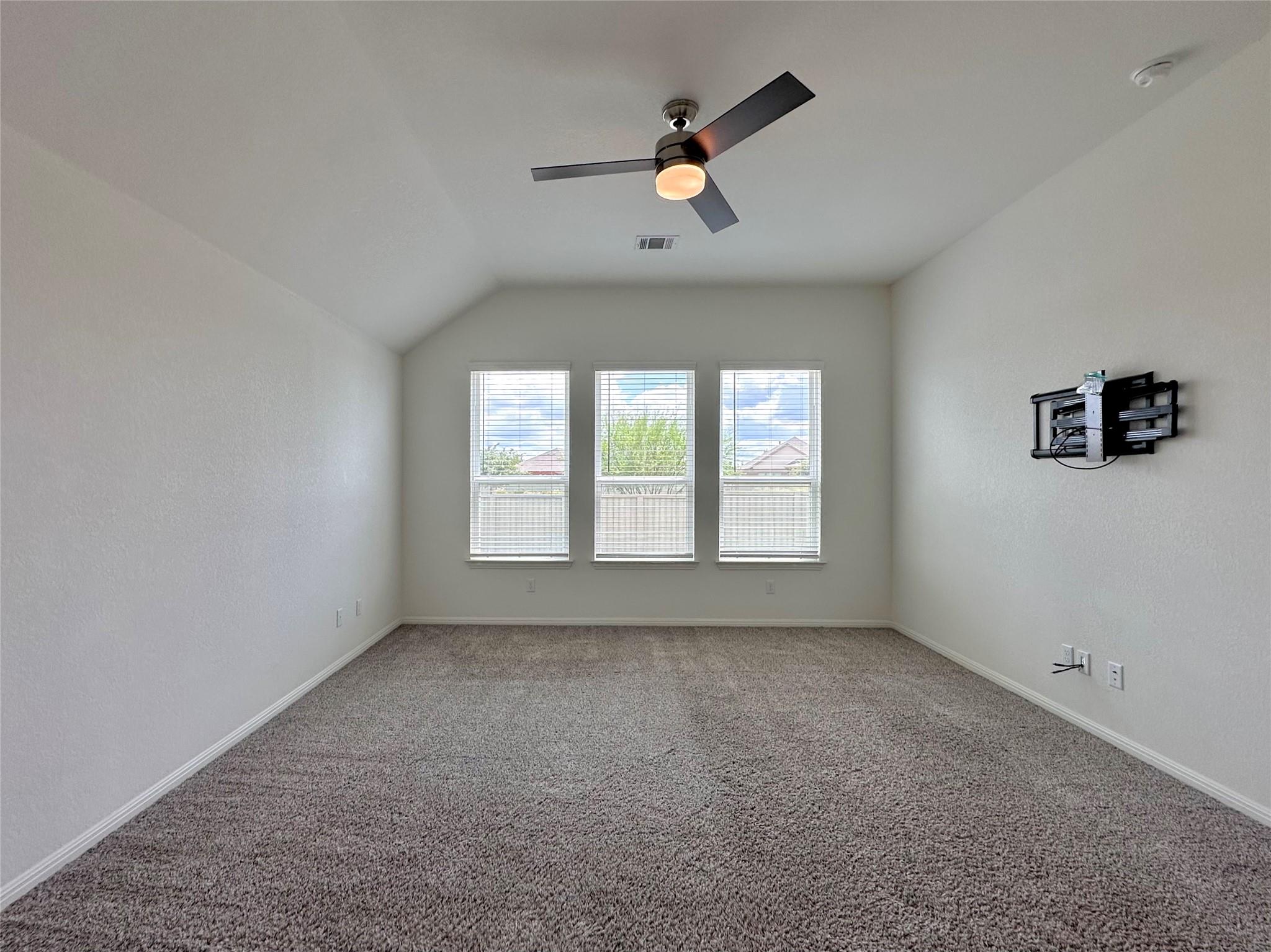 112 Krupp Ave