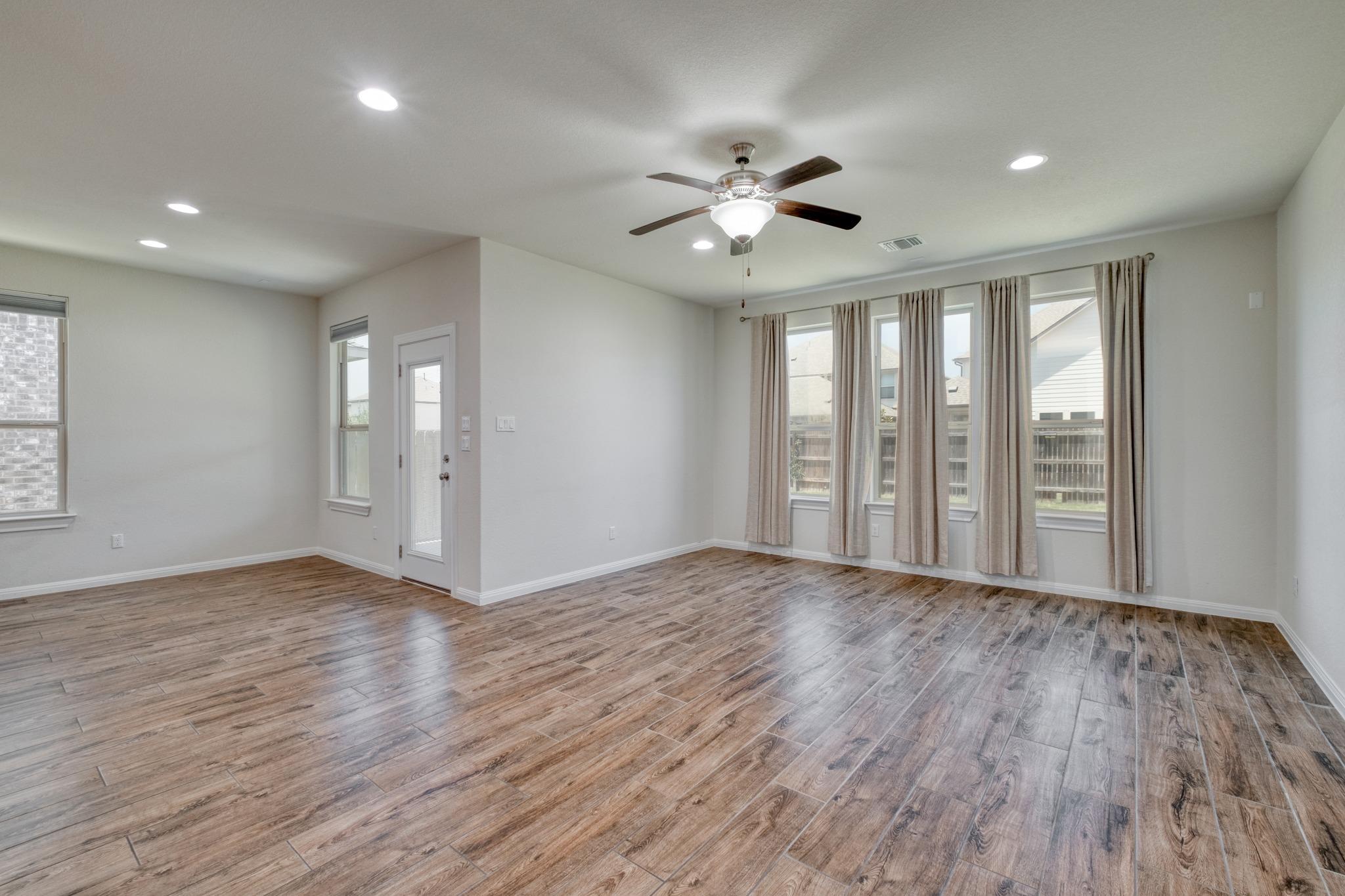 17204 Calipatria LN