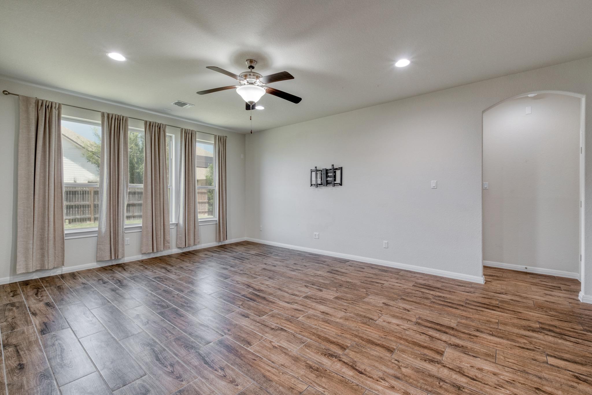 17204 Calipatria LN