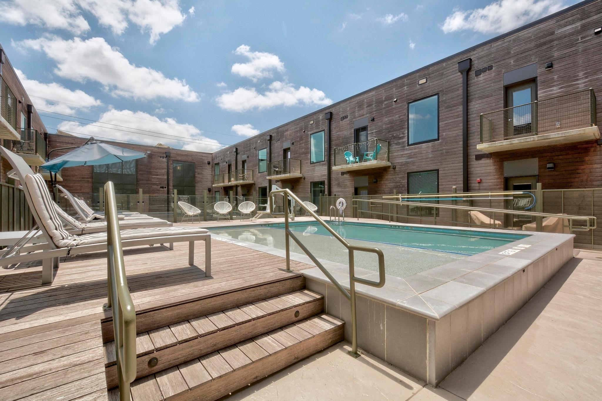 1800 E 4th ST # 335