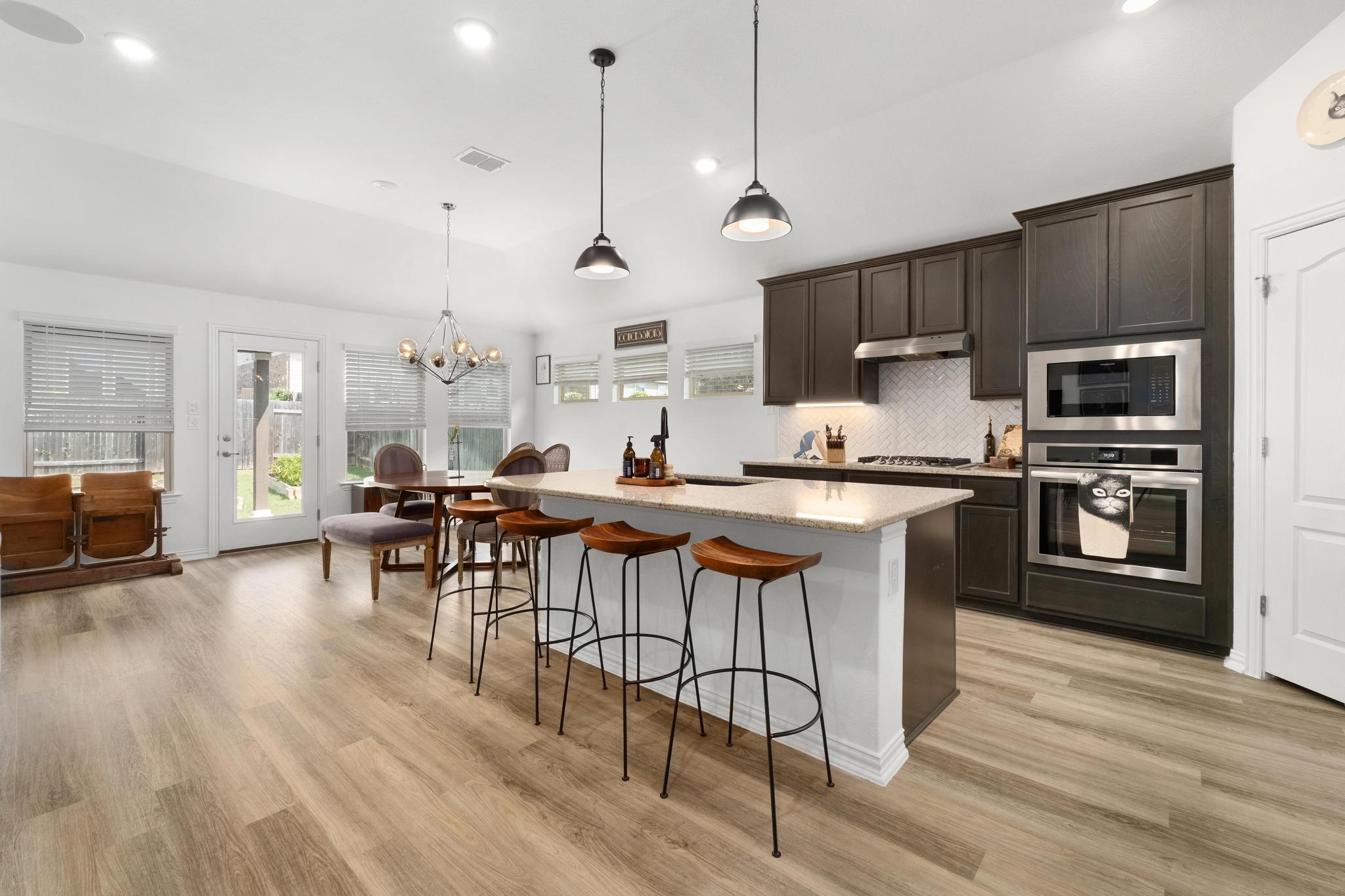 221 Short Leaf DR