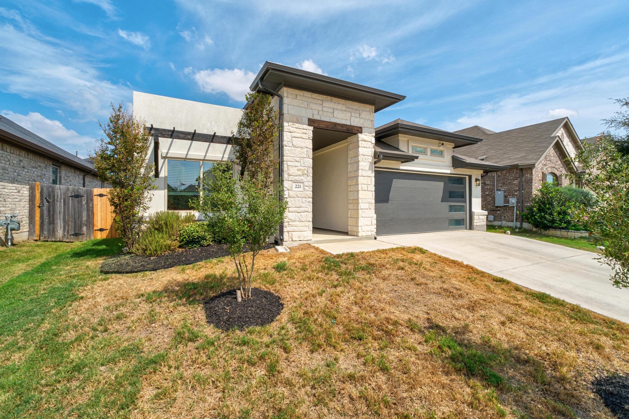 221 Short Leaf DR
