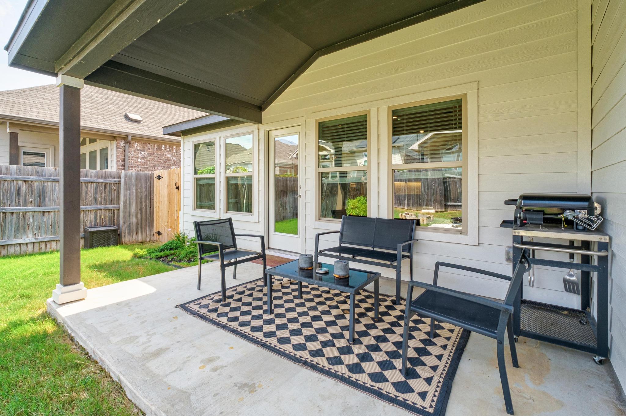 221 Short Leaf DR