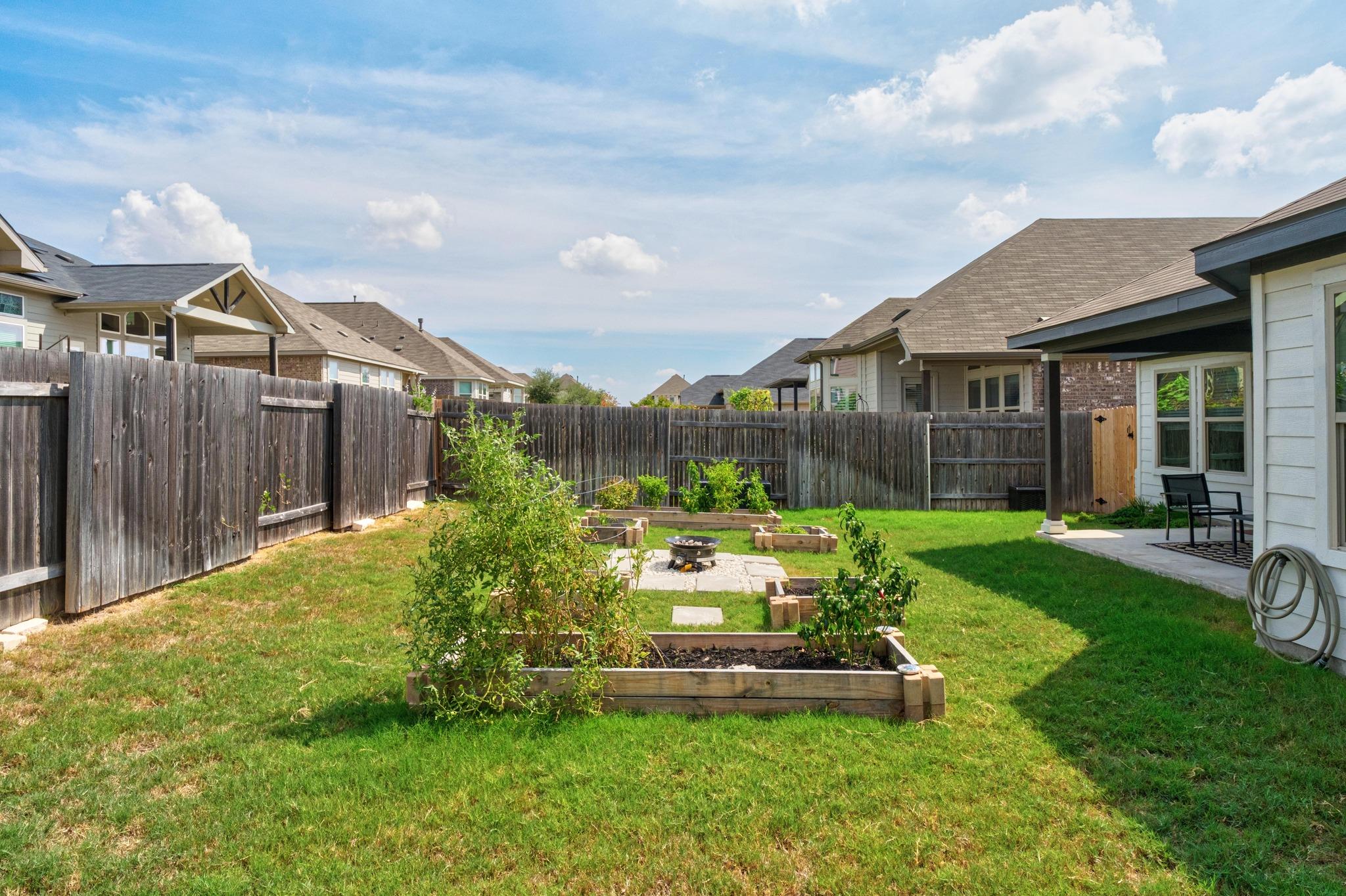 221 Short Leaf DR