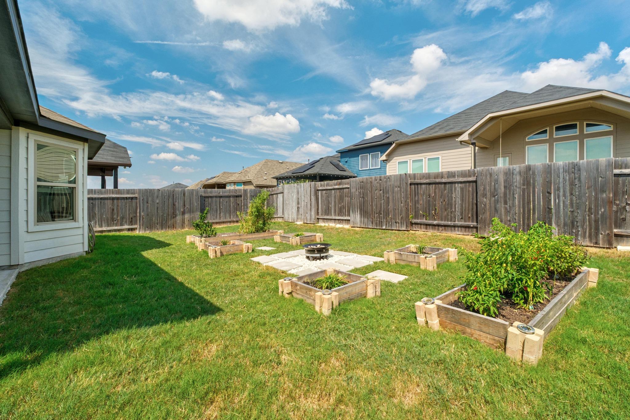 221 Short Leaf DR