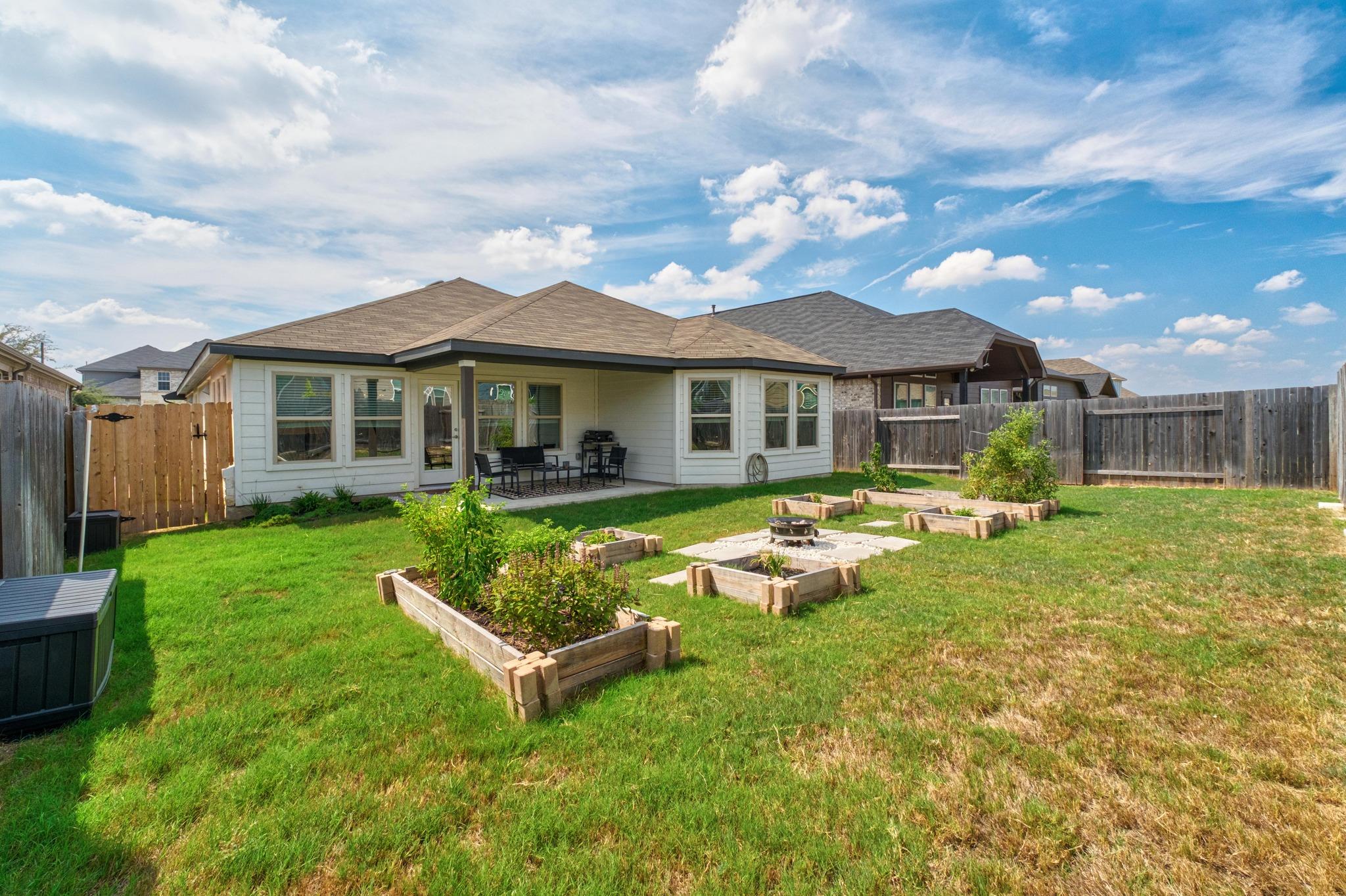 221 Short Leaf DR