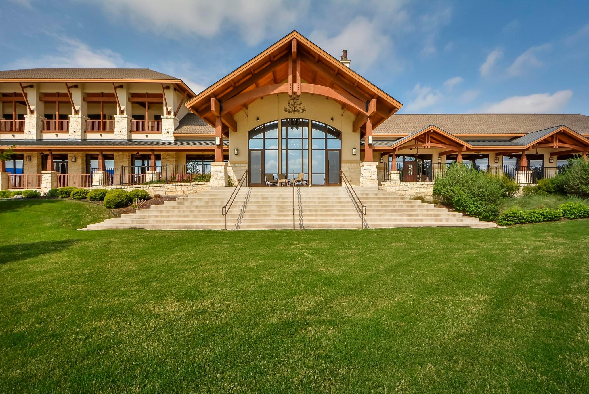 313 Essex LN