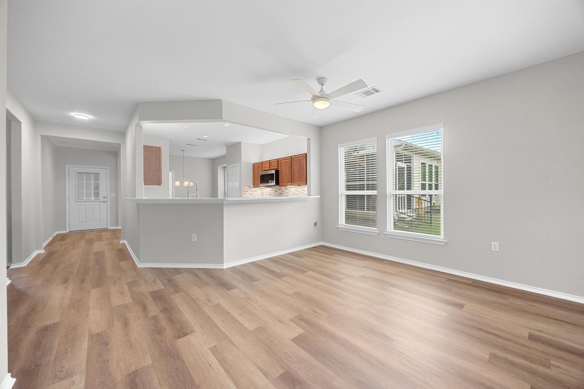 313 Essex LN