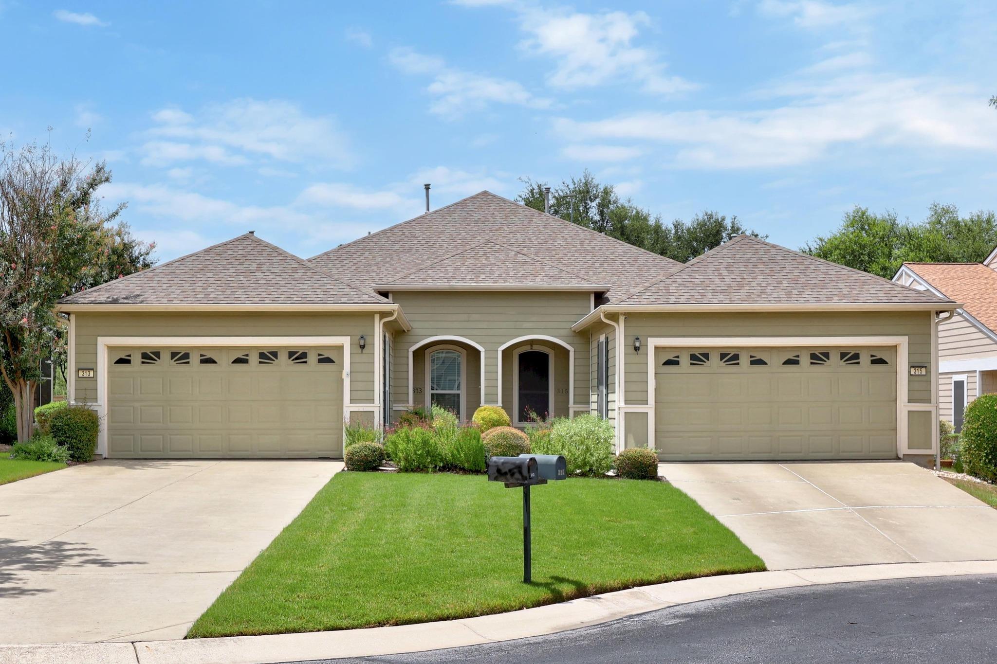 313 Essex LN