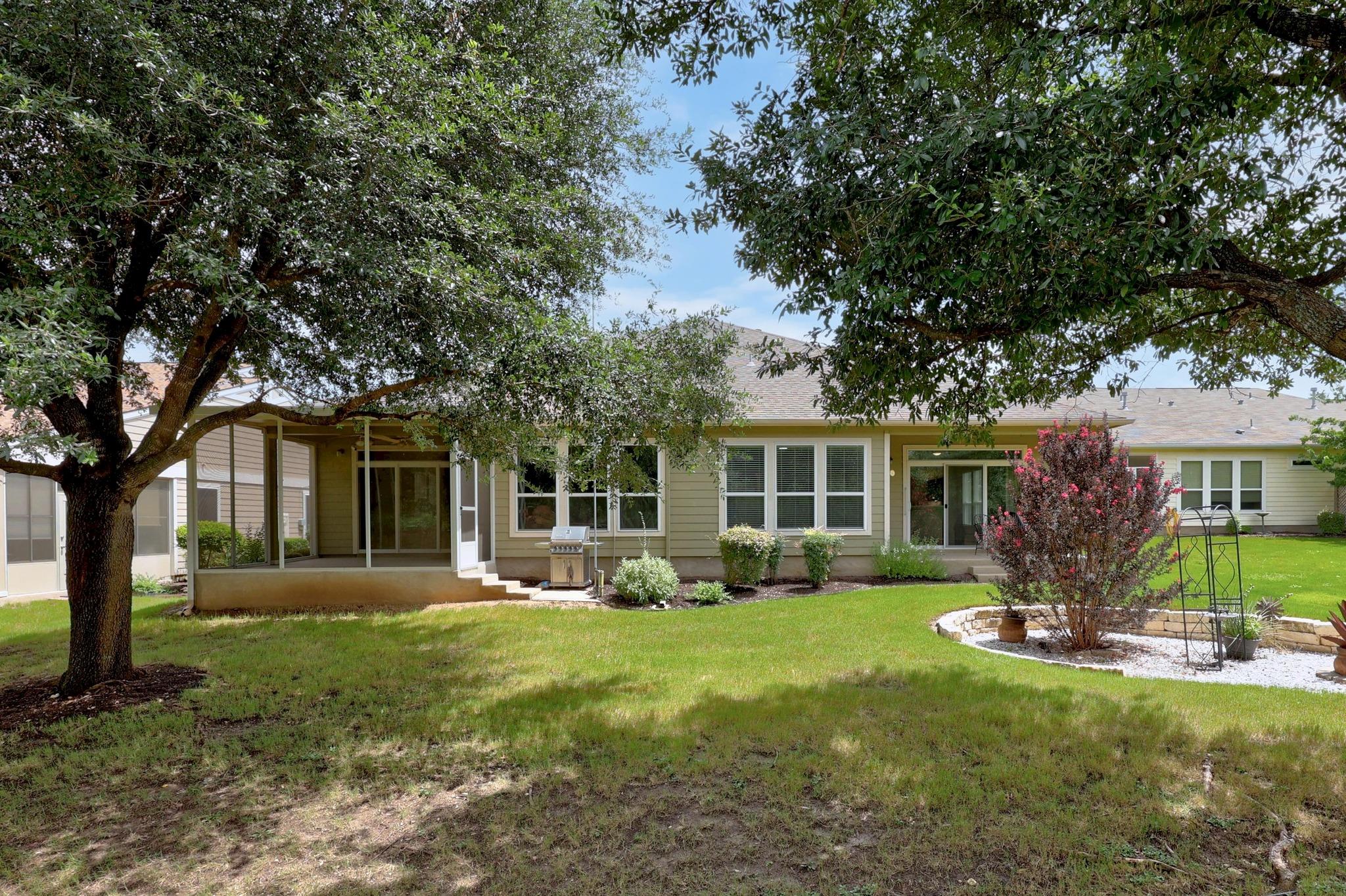 313 Essex LN