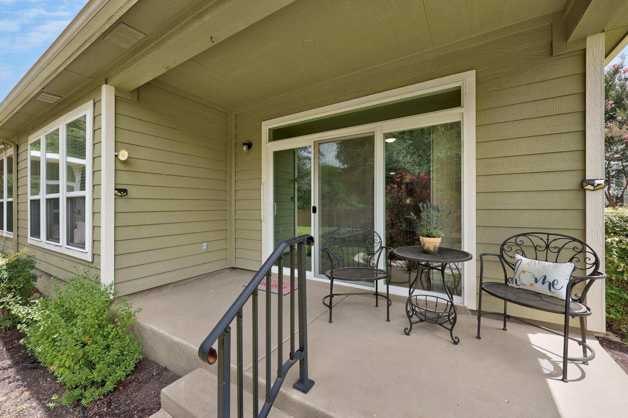 313 Essex LN