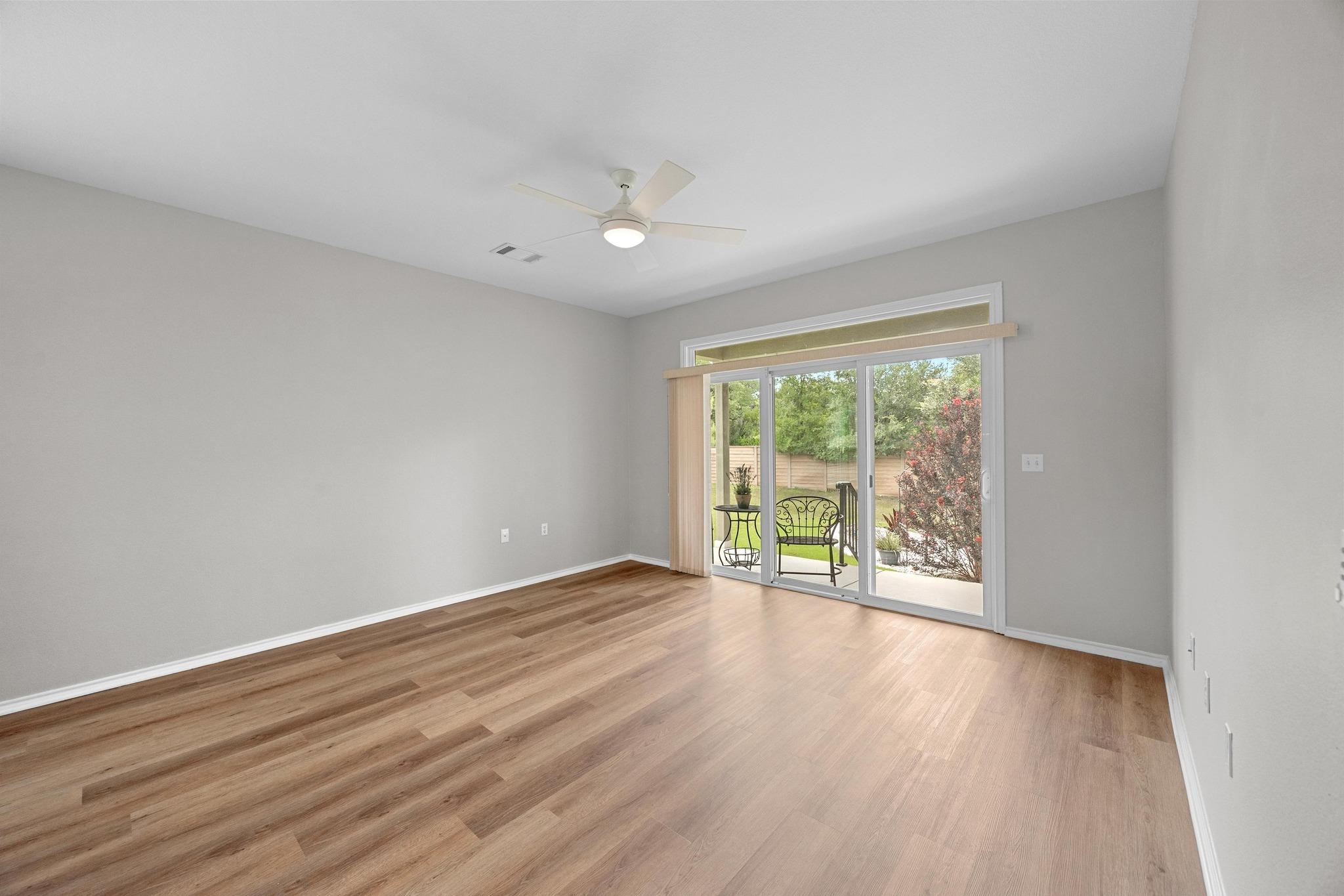 313 Essex LN