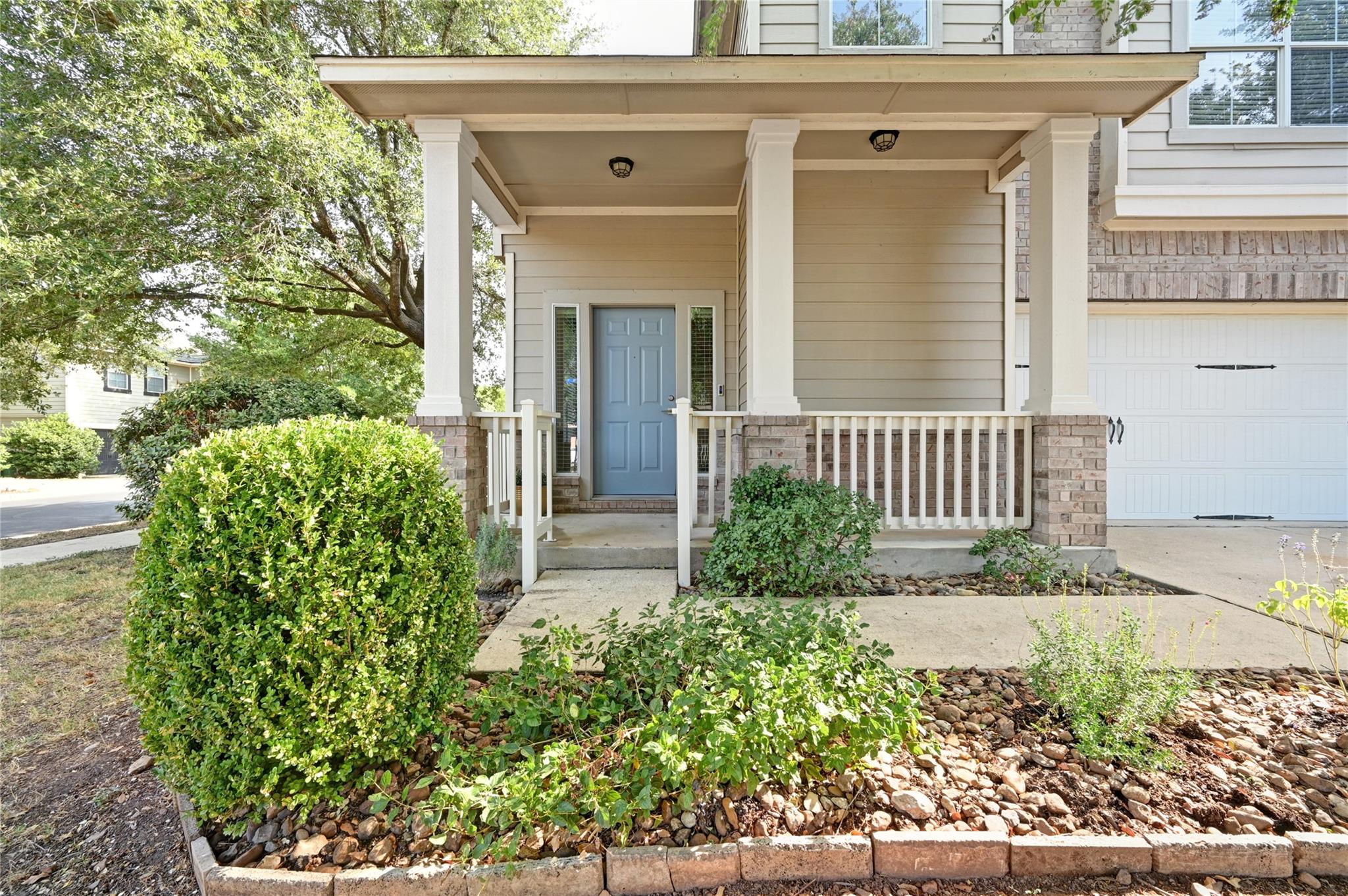 1612 Yoakum ST