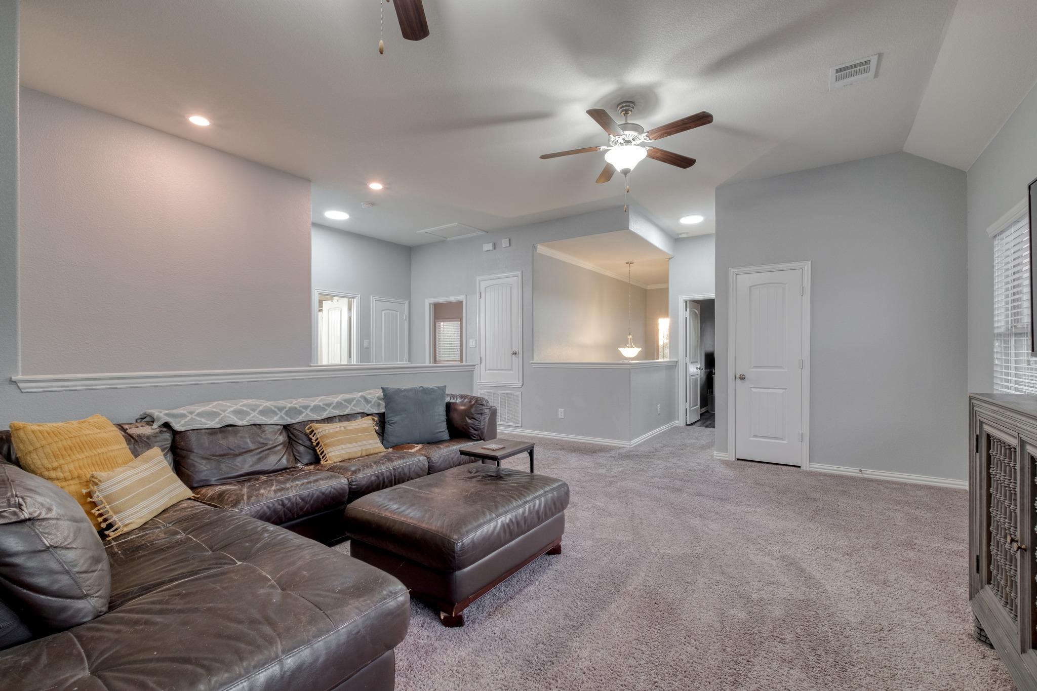 2621 Auburn Chestnut LN