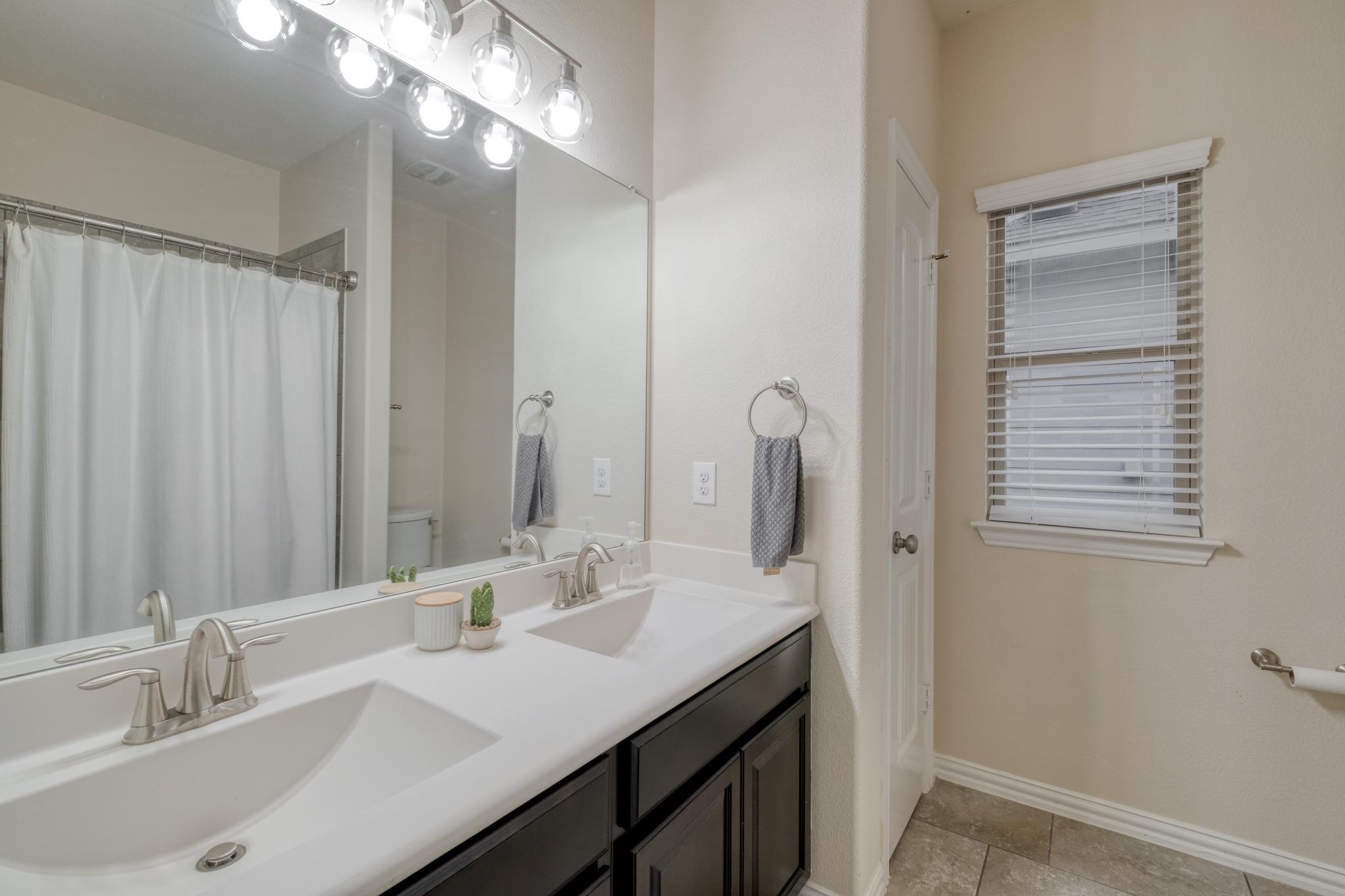 2621 Auburn Chestnut LN