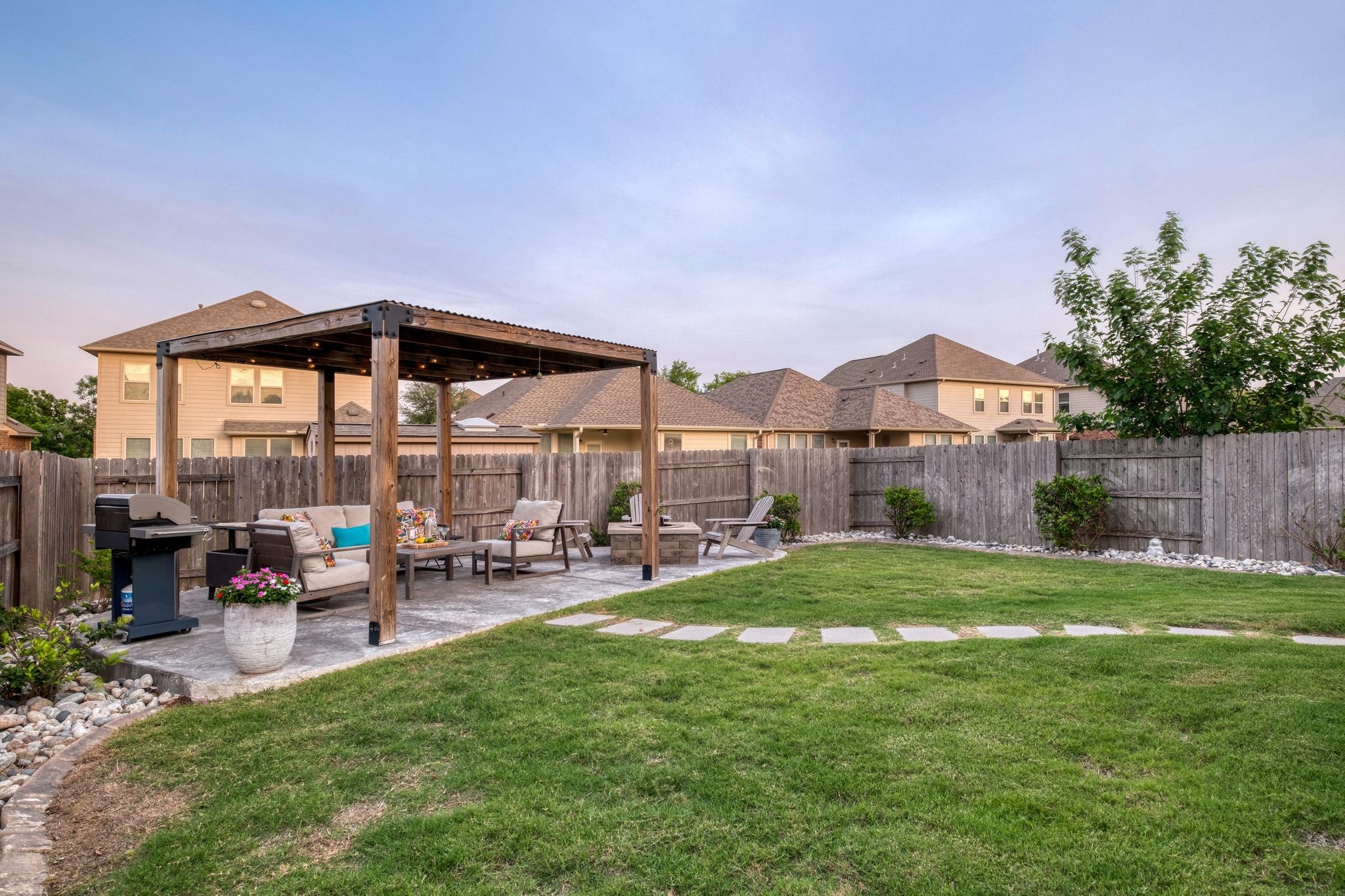 2621 Auburn Chestnut LN