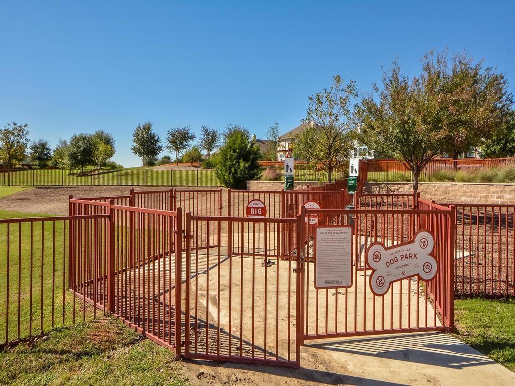 2621 Auburn Chestnut LN