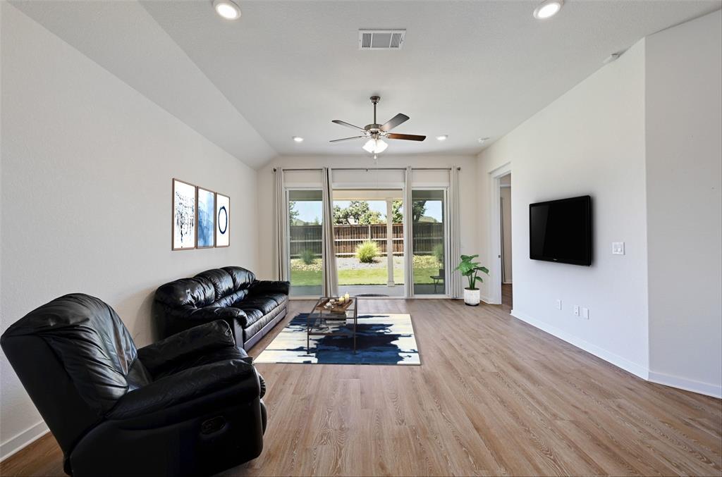 2133 Alamar WALK