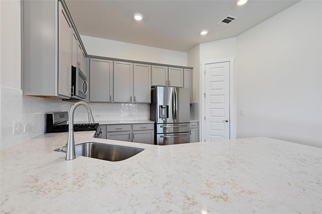 2133 Alamar WALK